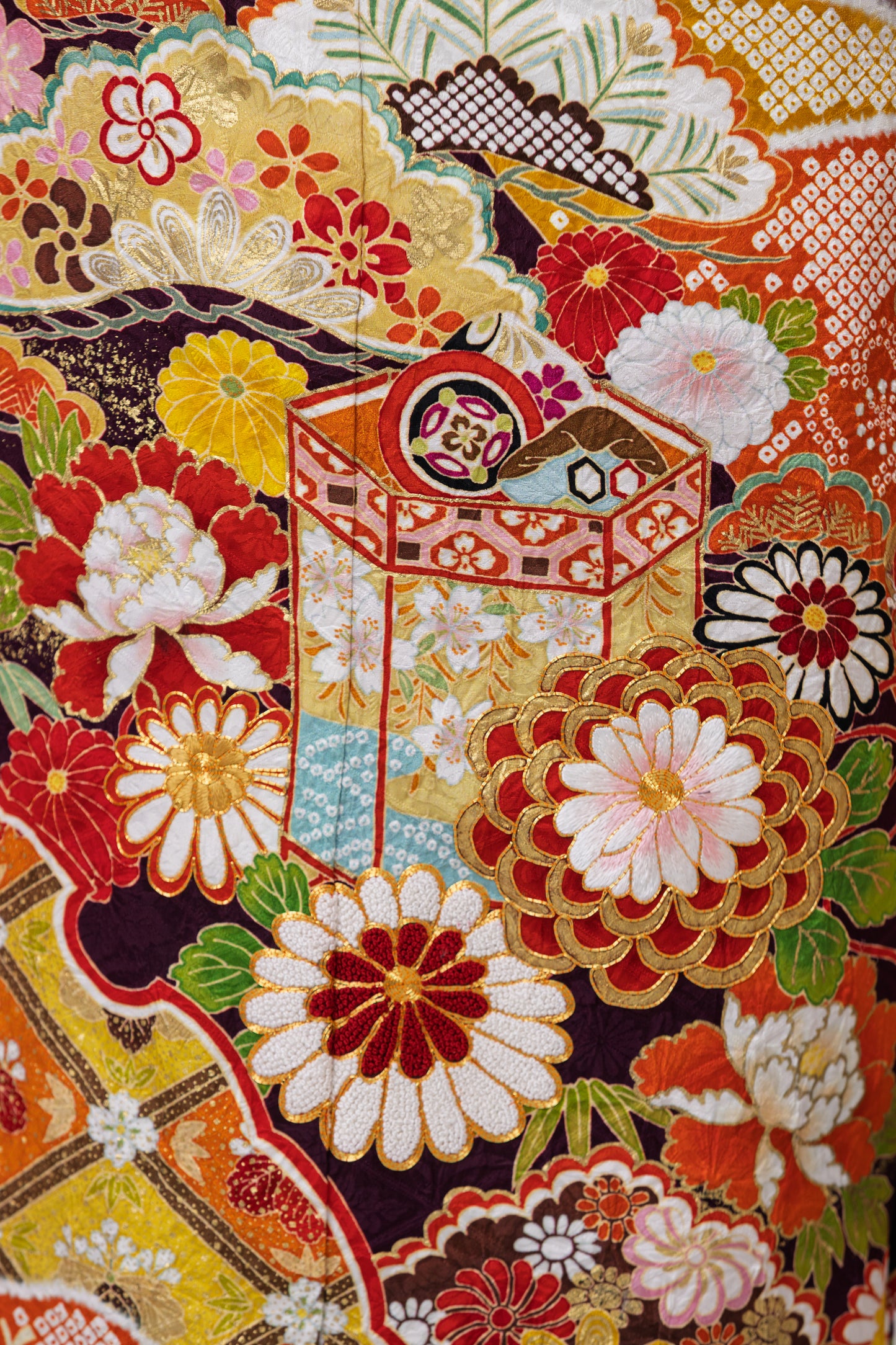 赤地　絞り　菊・貝桶　正絹振袖【925】