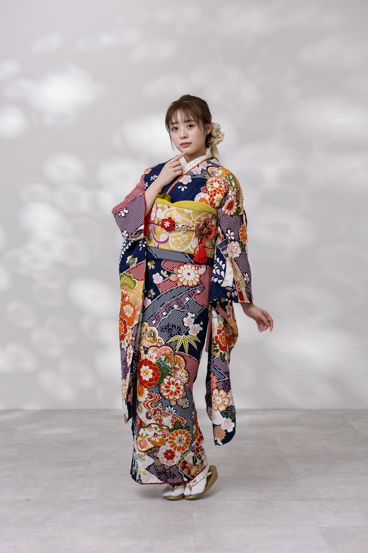 紺地　絞り　丸菊・松　正絹振袖【952】