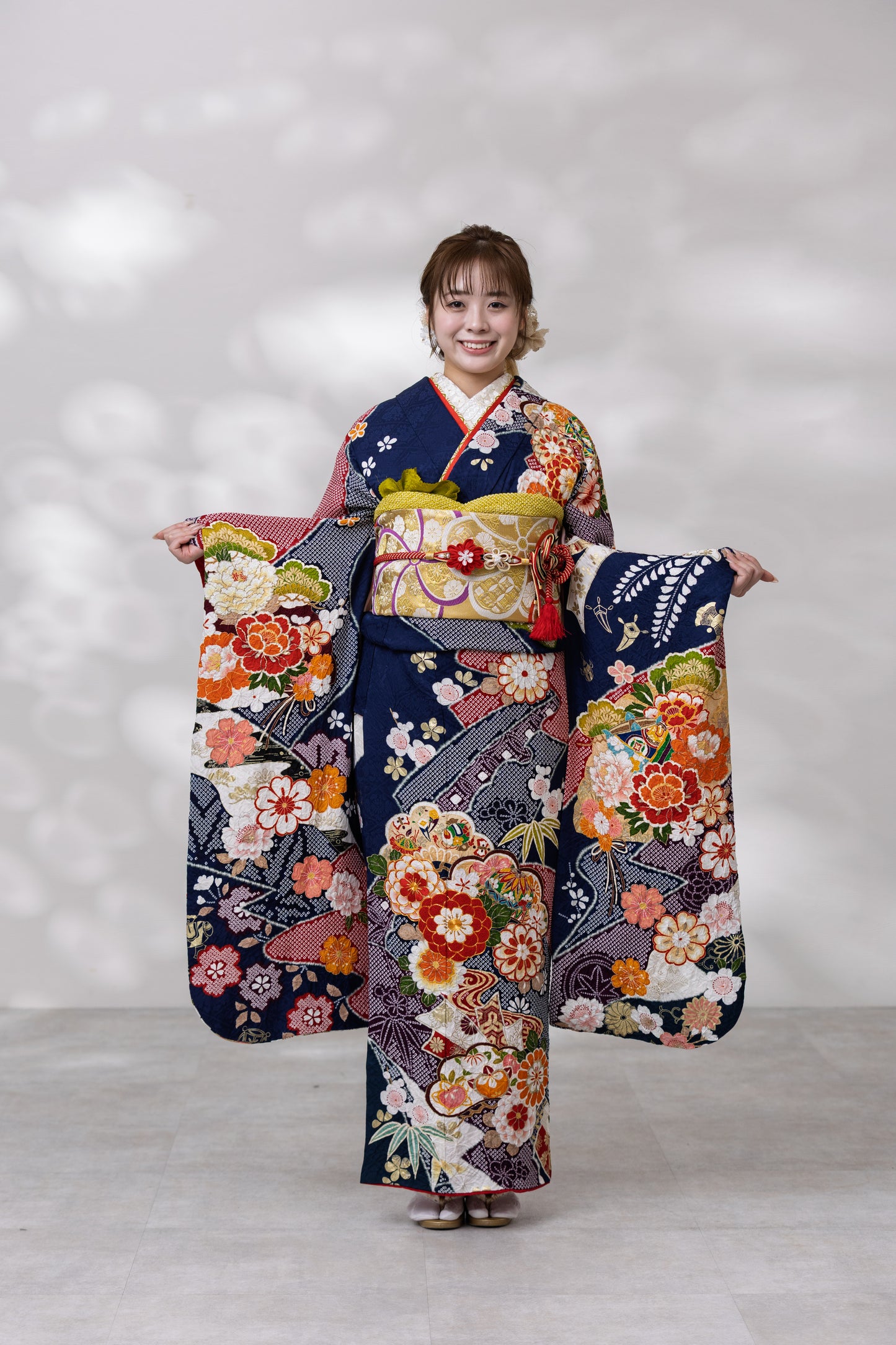 紺地　絞り　丸菊・松　正絹振袖【952】