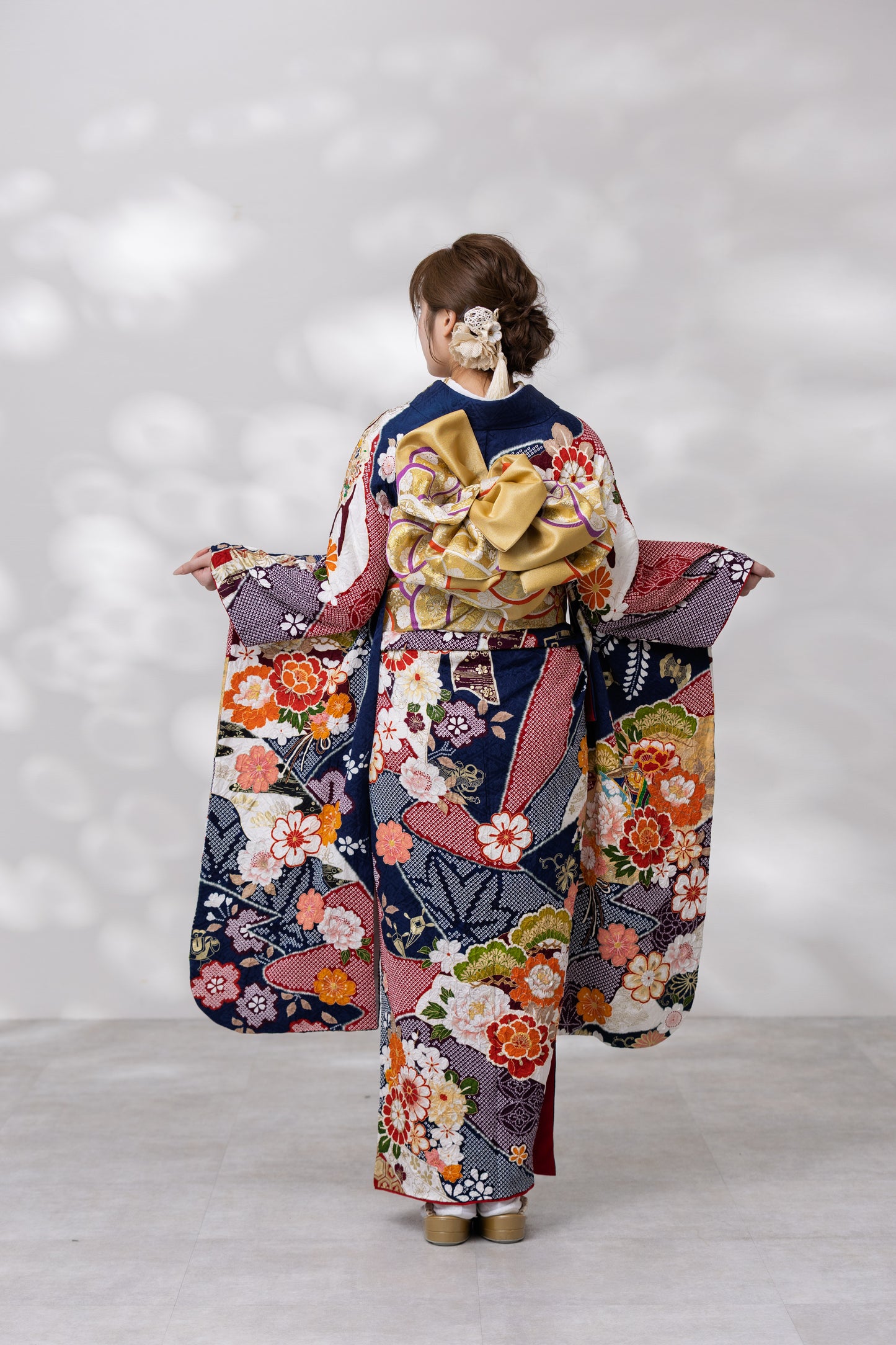 紺地　絞り　丸菊・松　正絹振袖【952】