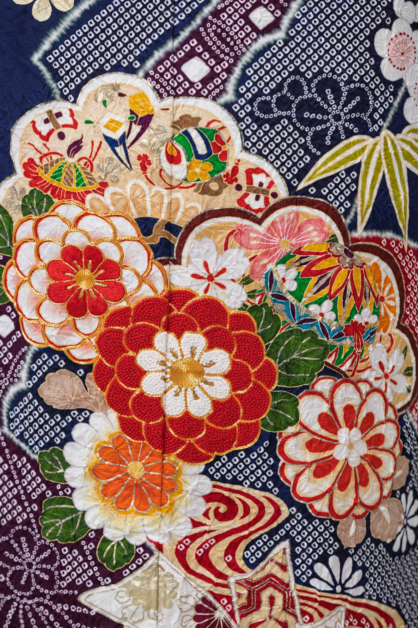 紺地　絞り　丸菊・松　正絹振袖【952】