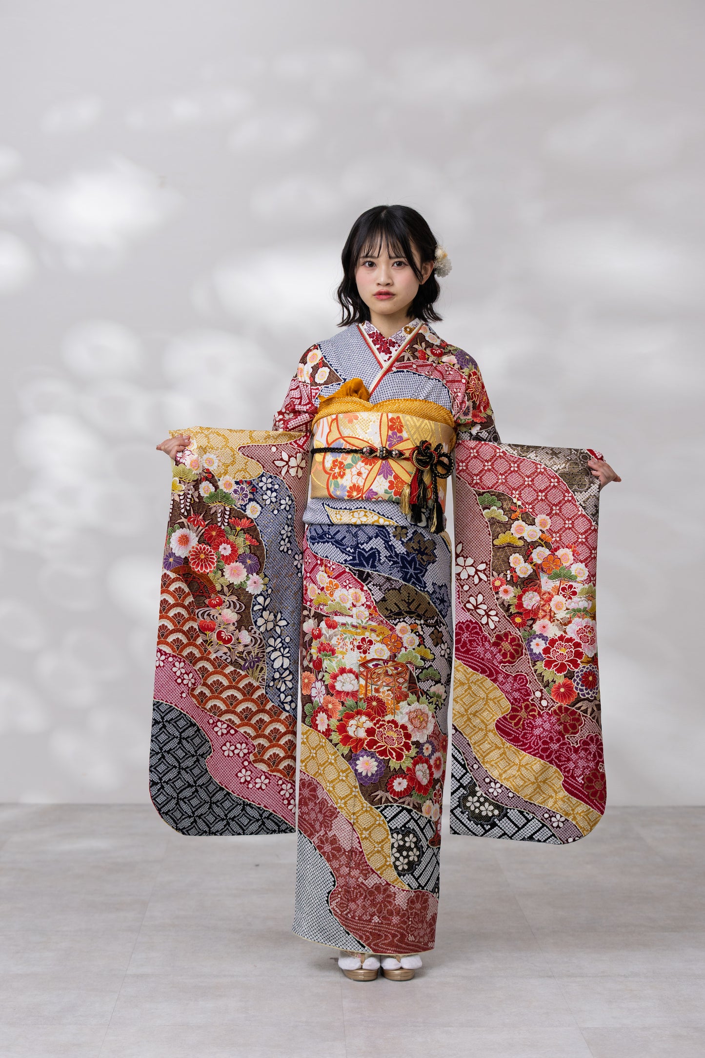 紺地　しぼり　牡丹・菊　正絹振袖【933】