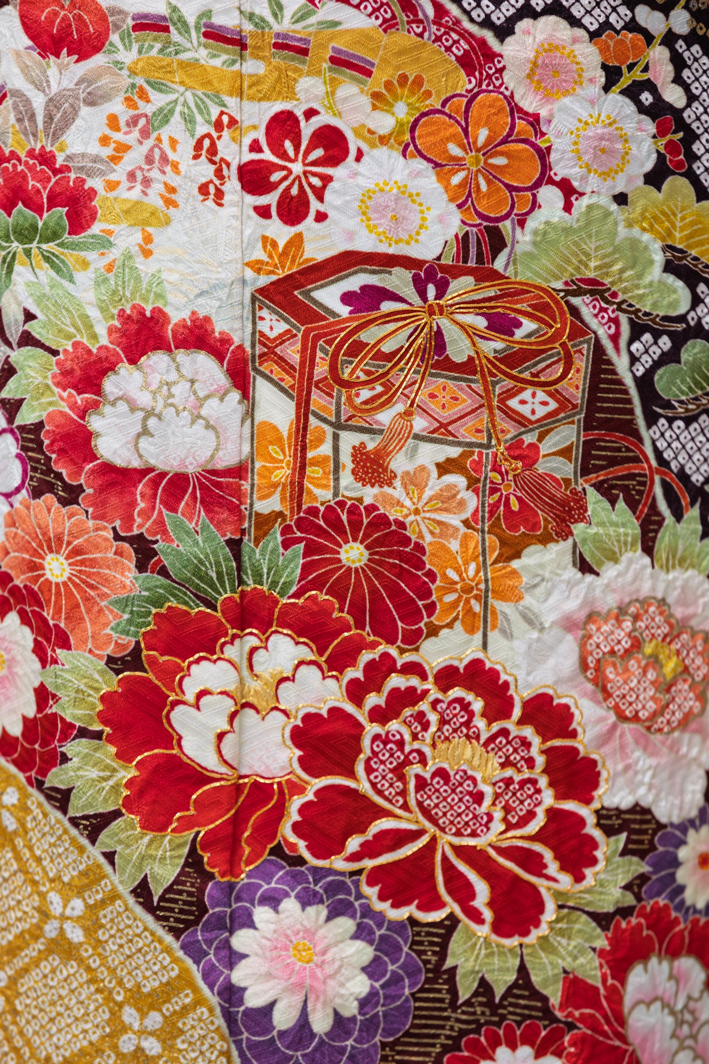 紺地　しぼり　牡丹・菊　正絹振袖【933】