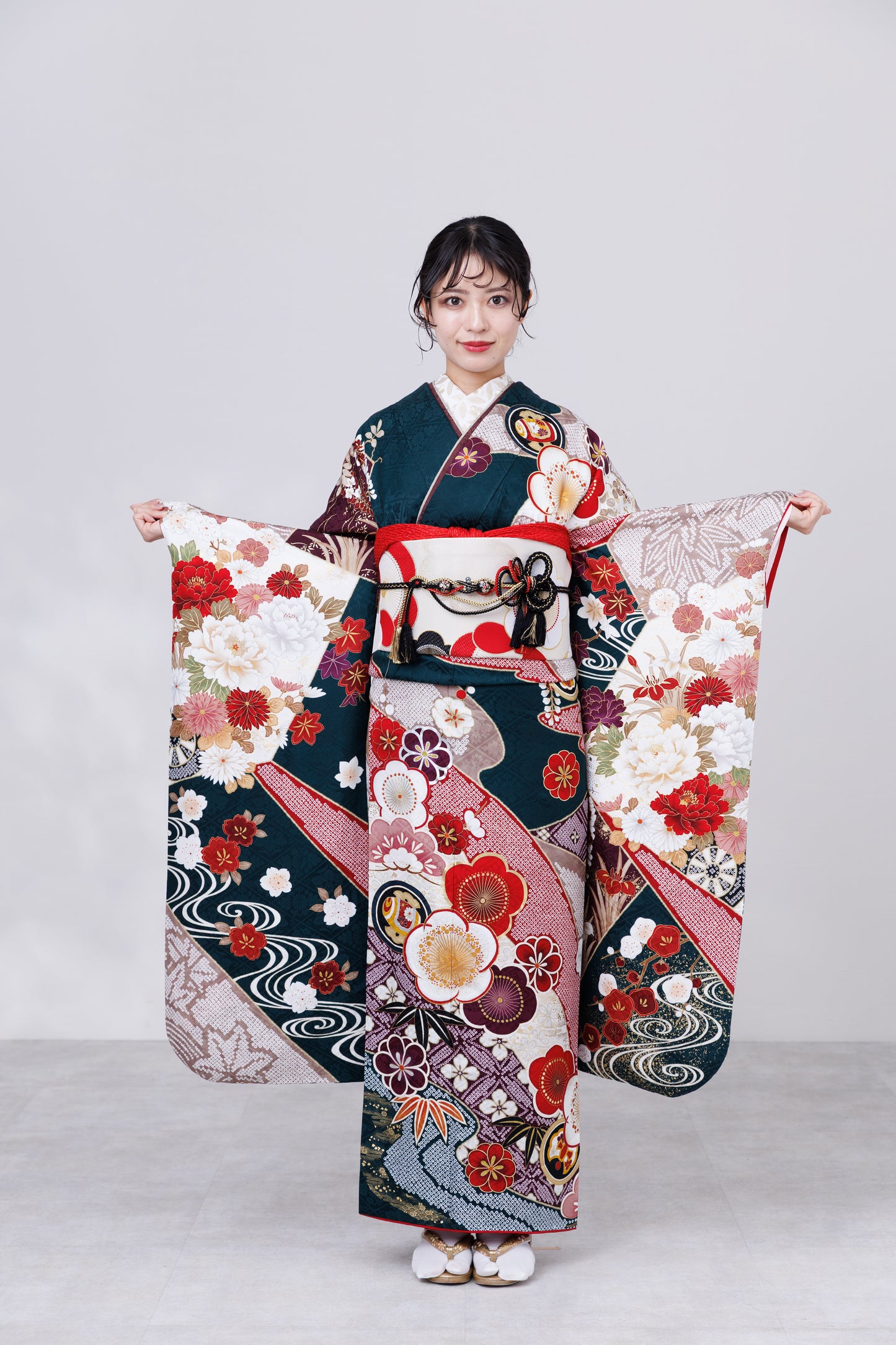 緑地　梅・松　正絹振袖【822】