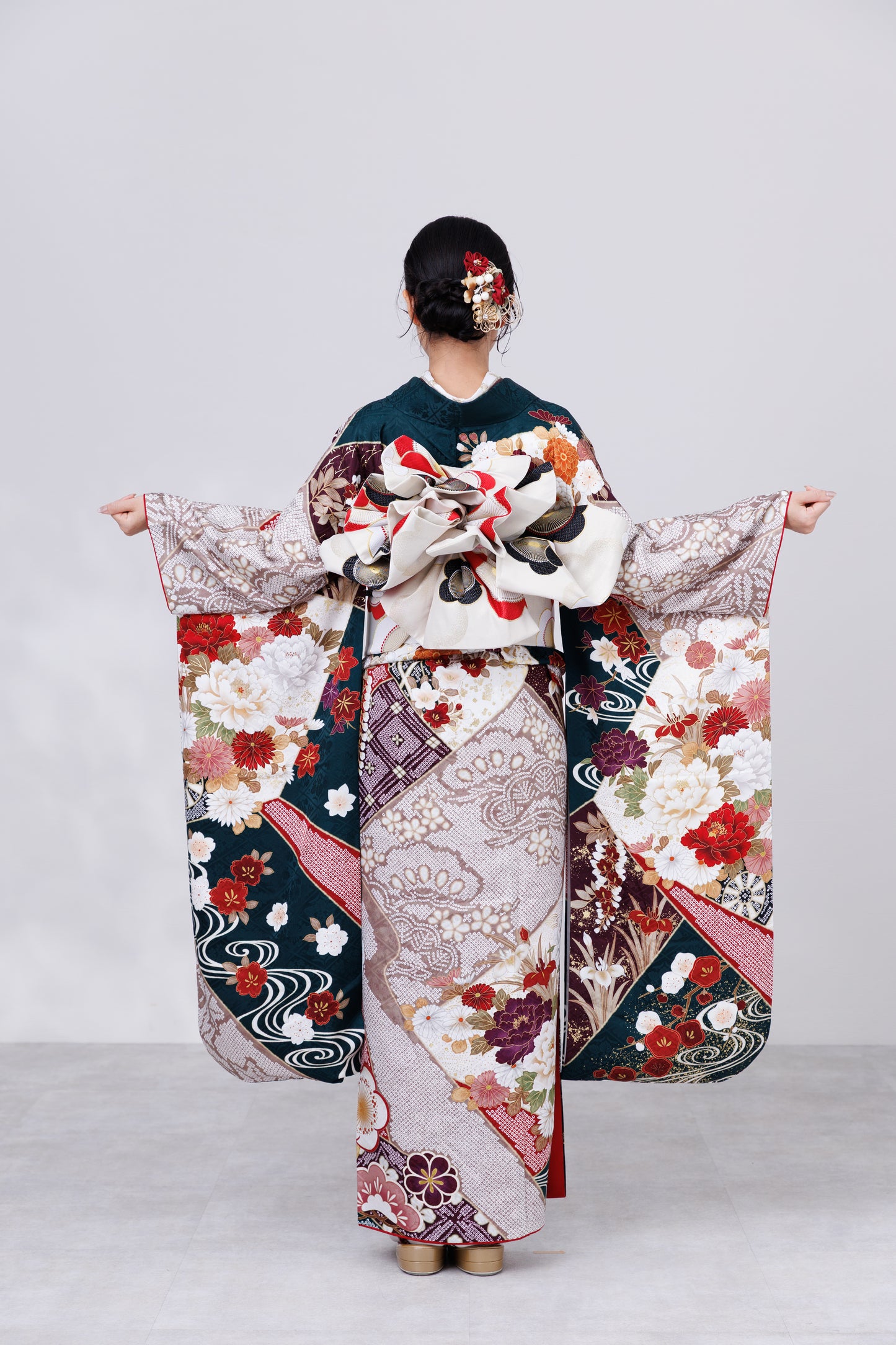 緑地　梅・松　正絹振袖【822】