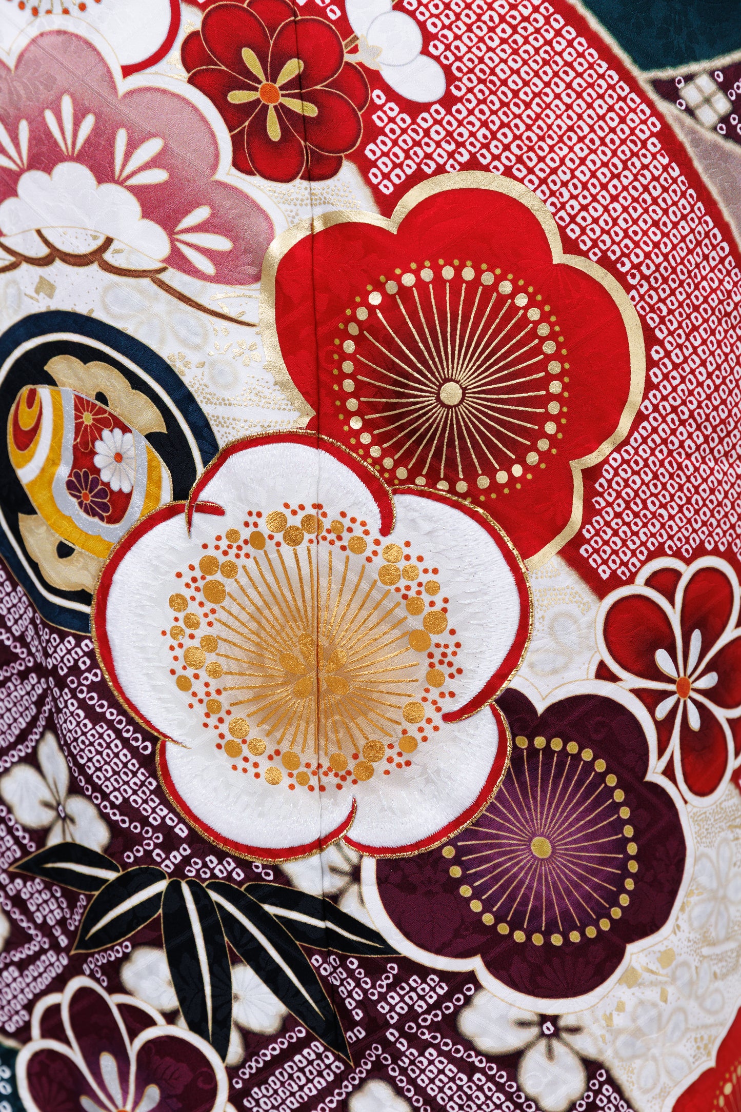 緑地　梅・松　正絹振袖【822】