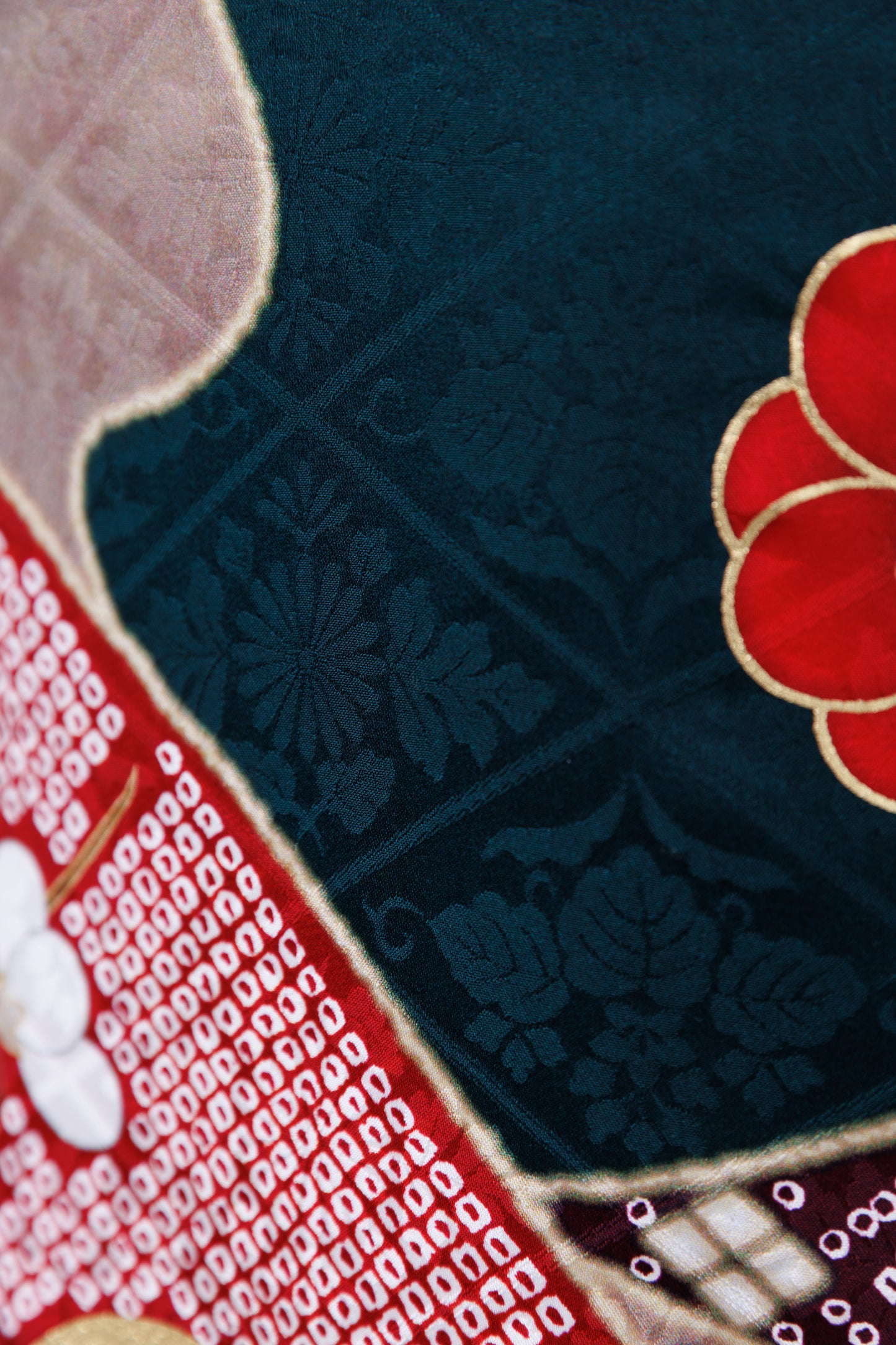 緑地　梅・松　正絹振袖【822】