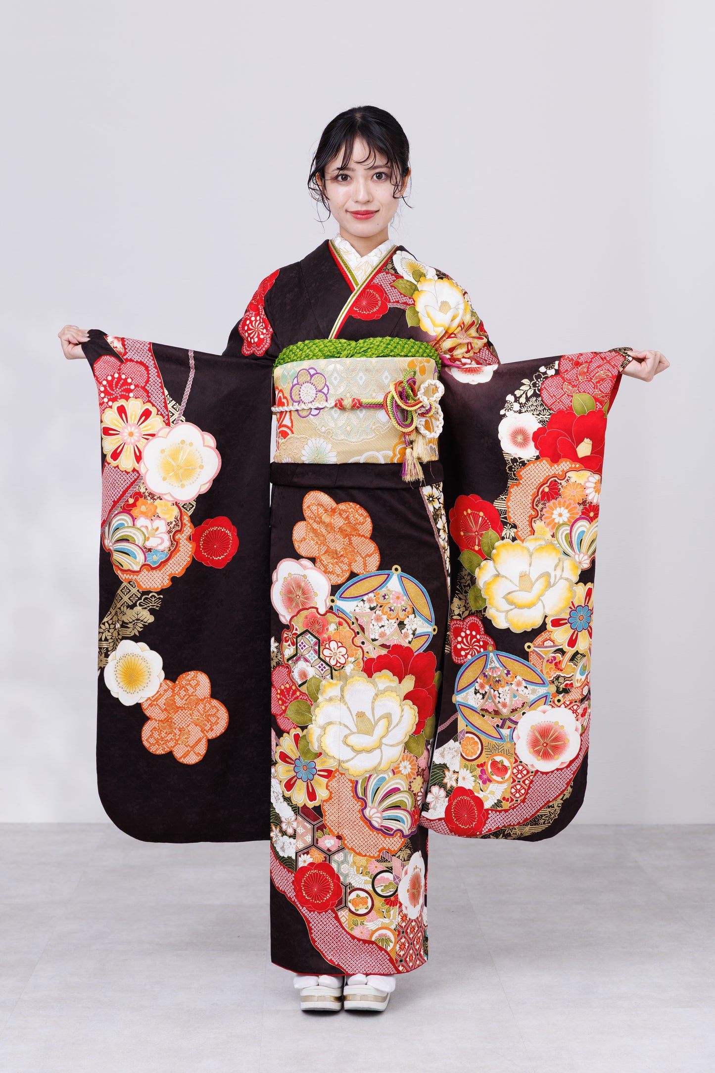 茶色地　椿・桜　鹿の子柄　正絹振袖【843】