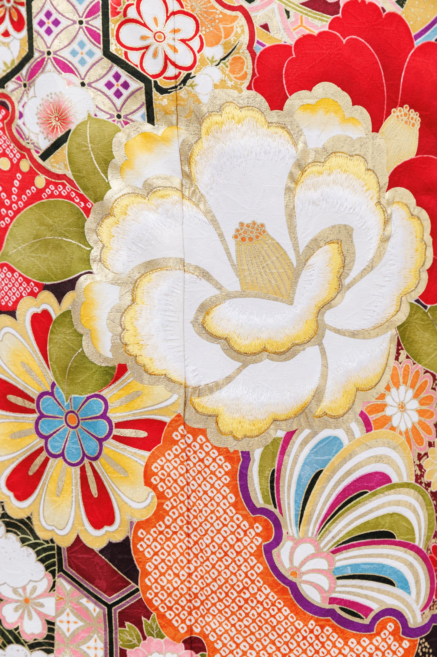 茶色地　椿・桜　鹿の子柄　正絹振袖【843】