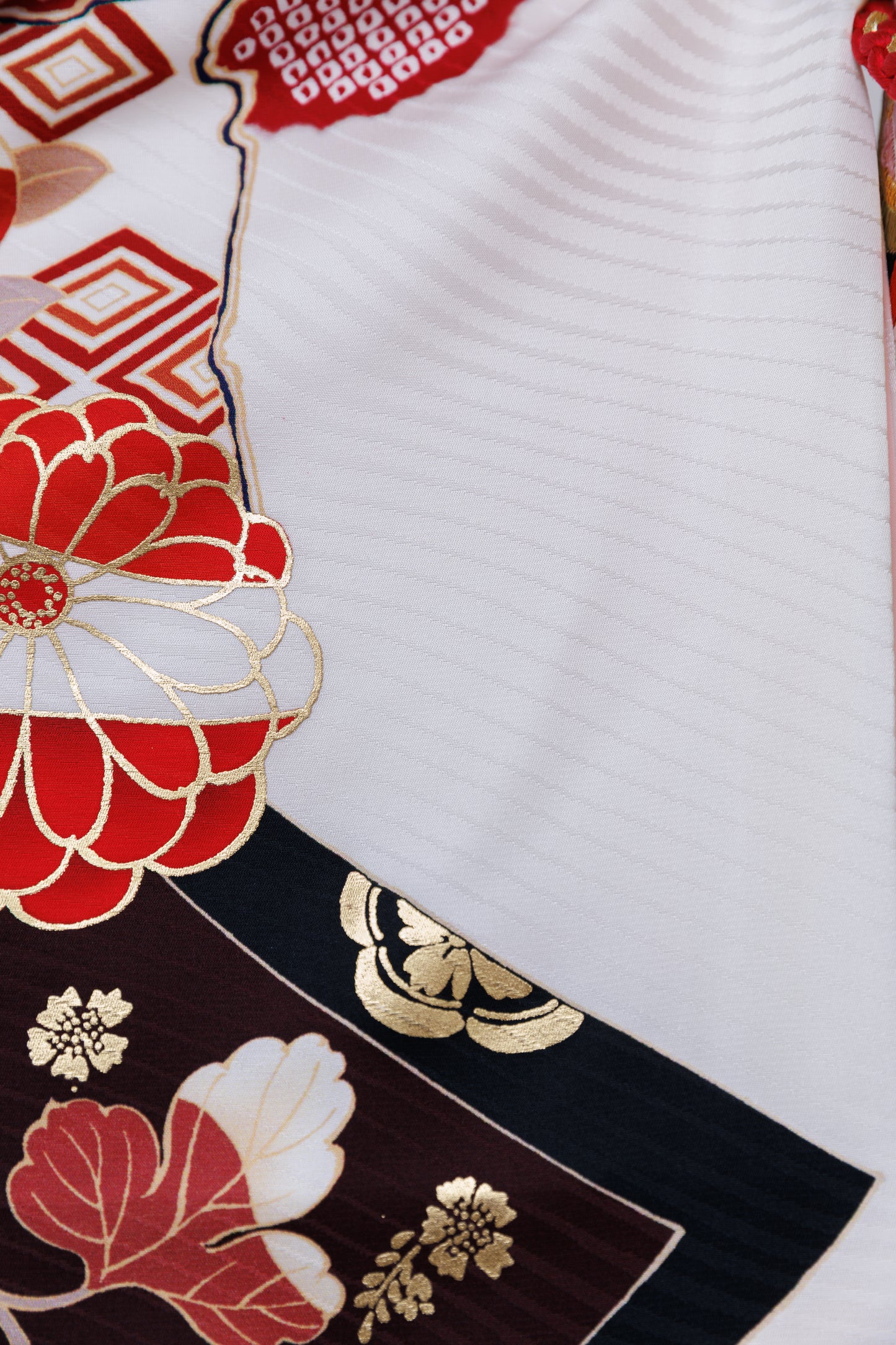白地　古典　菊・鴛鴦　正絹振袖【808】