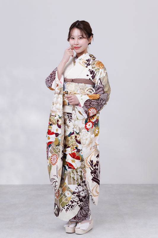 クリーム地　椿・菊　正絹振袖【826】