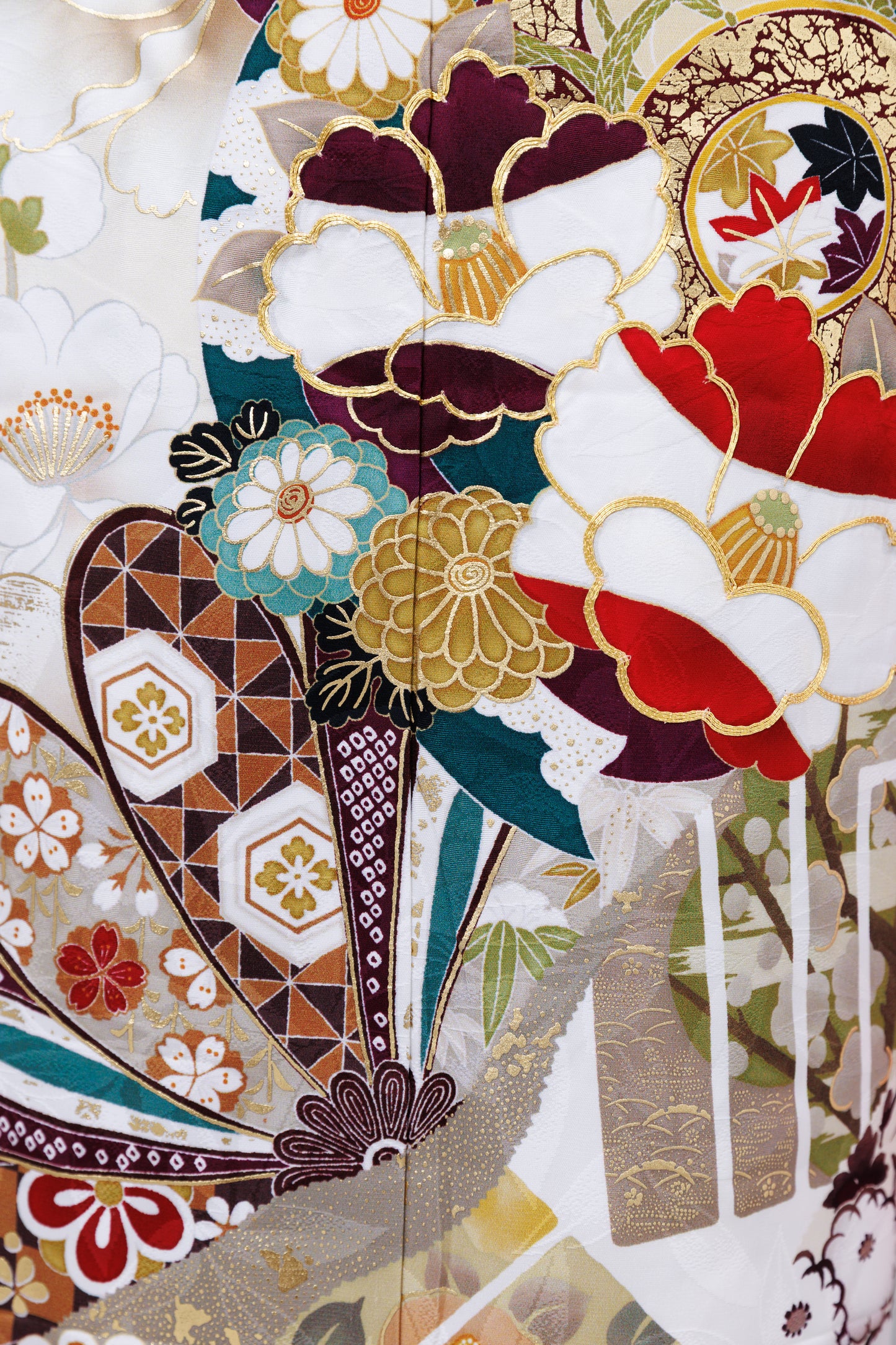 クリーム地　椿・菊　正絹振袖【826】