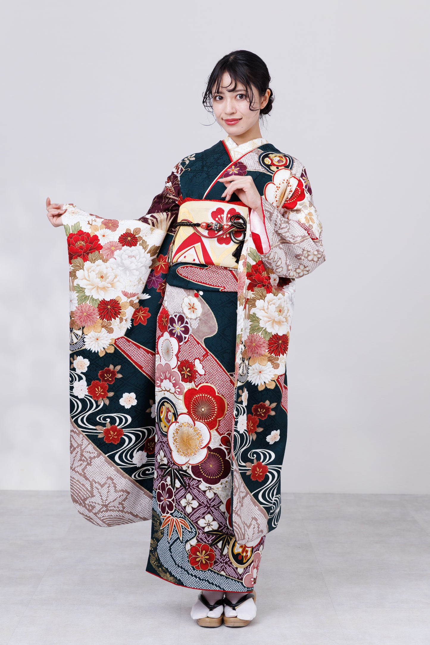 緑地　梅・松　正絹振袖【848】