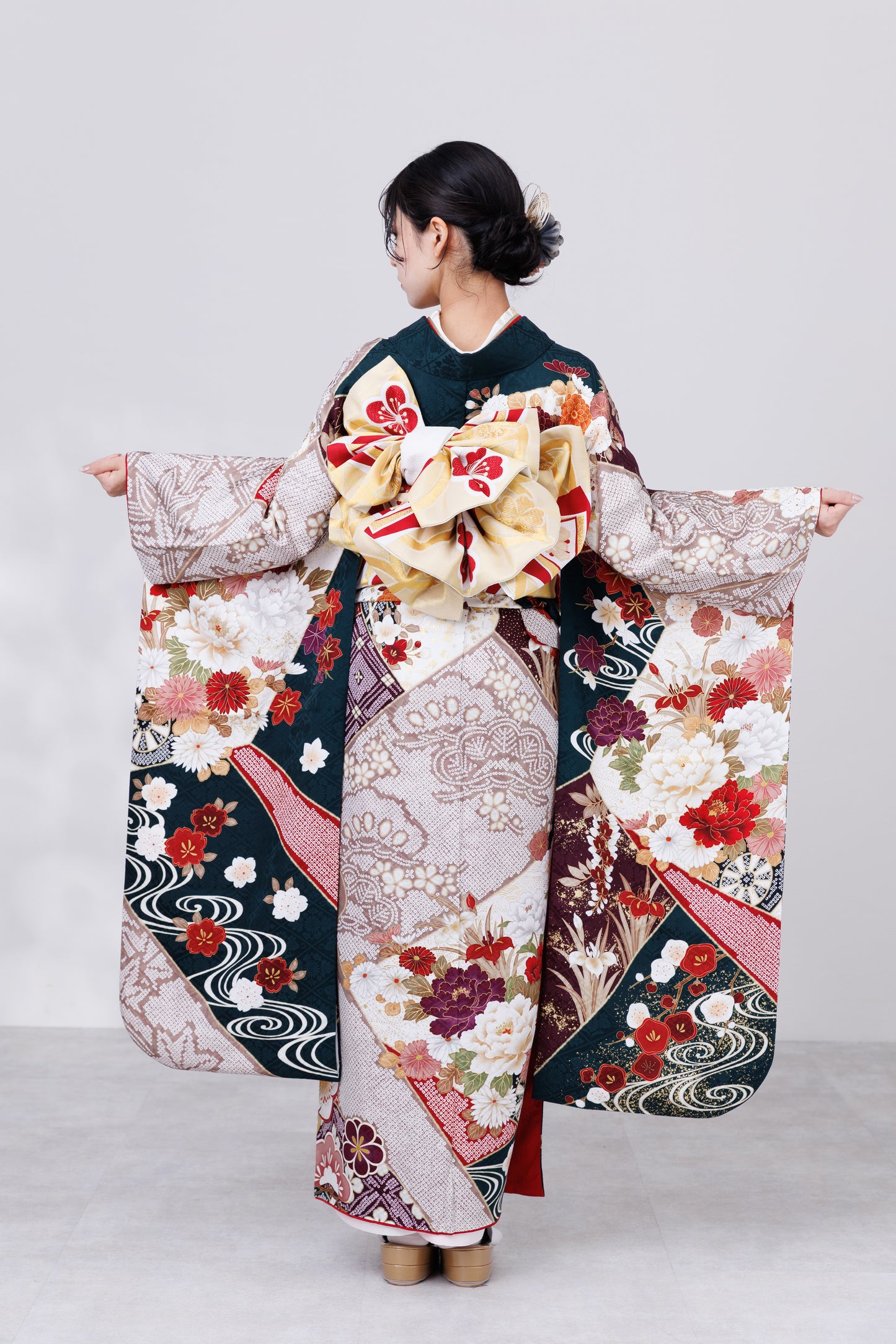 緑地　梅・松　正絹振袖【848】