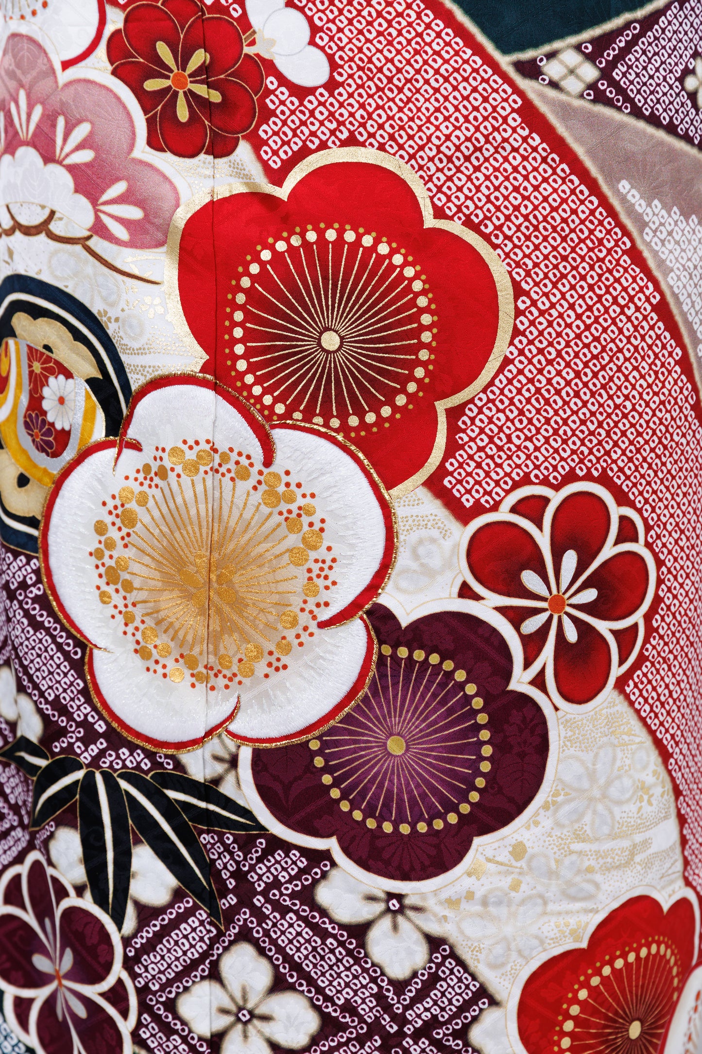 緑地　梅・松　正絹振袖【848】