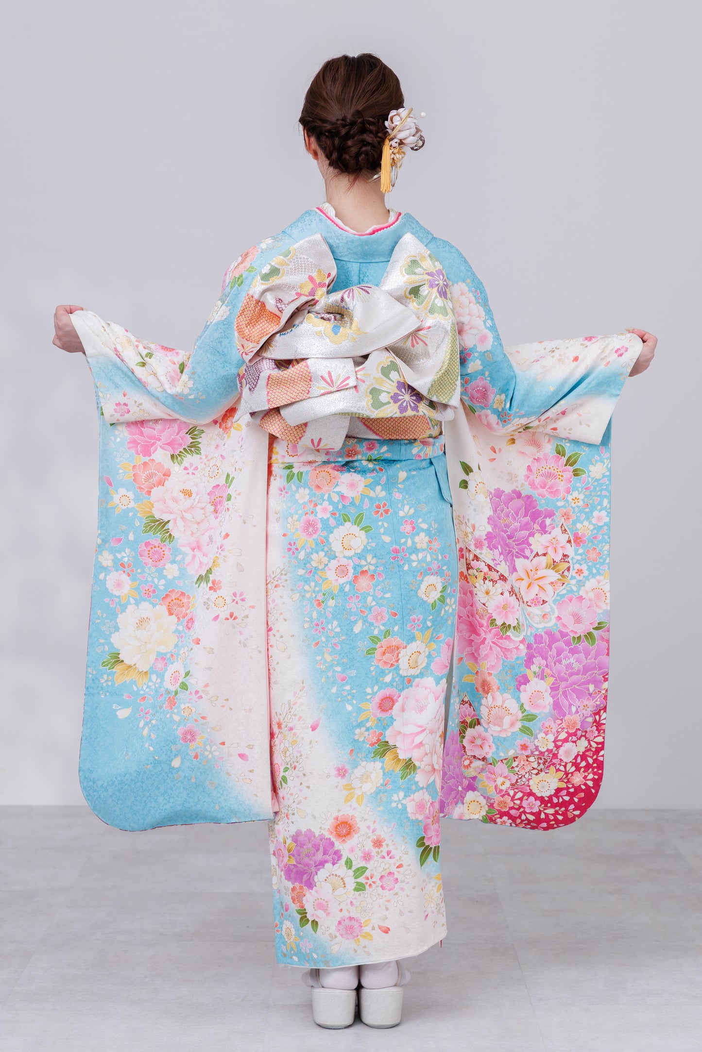 白地　薔薇・桜　正絹振袖【839】