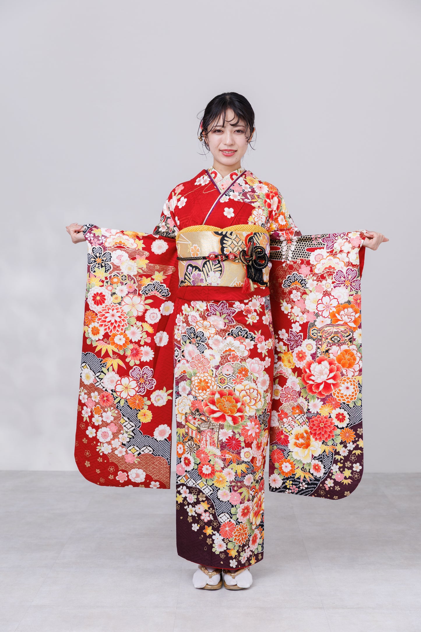 赤地　菊・牡丹・桜　正絹振袖【842】