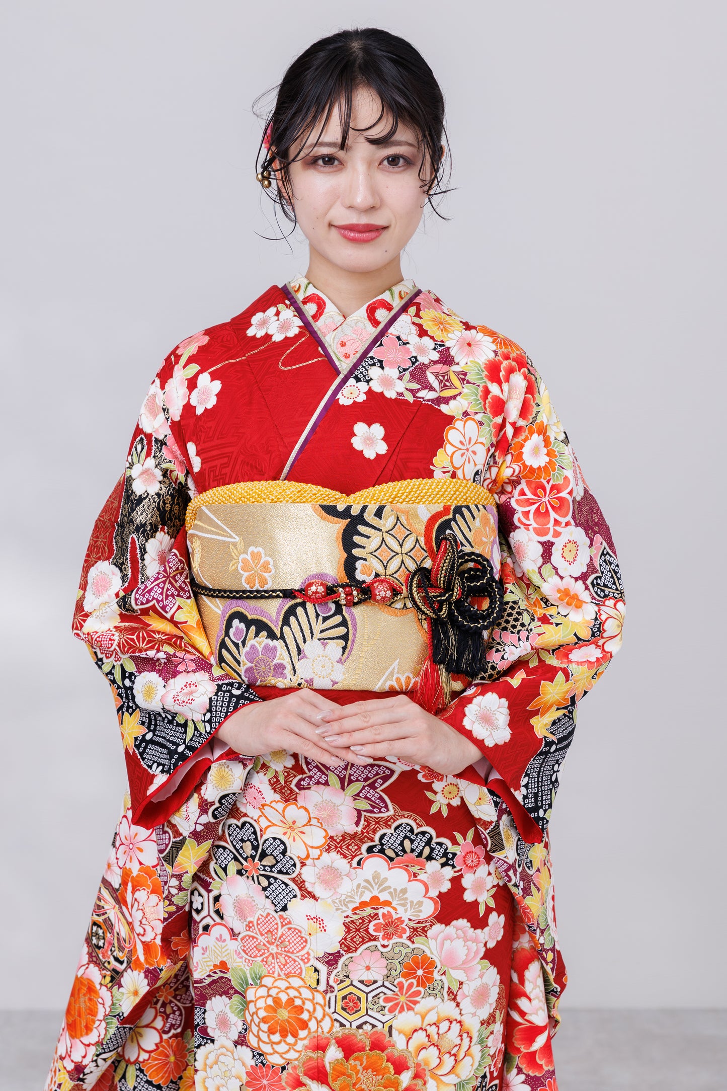 赤地　菊・牡丹・桜　正絹振袖【842】