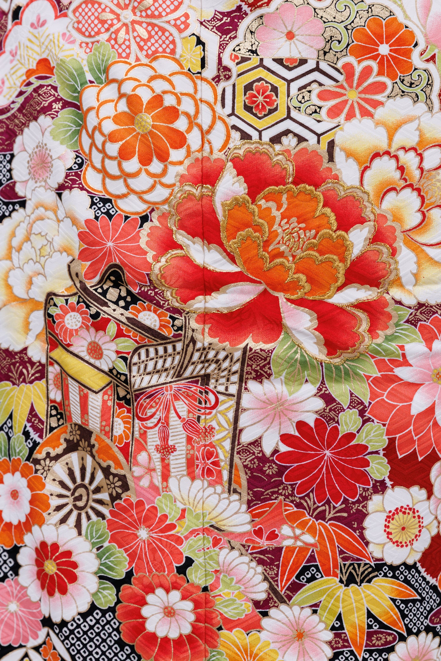 赤地　菊・牡丹・桜　正絹振袖【842】