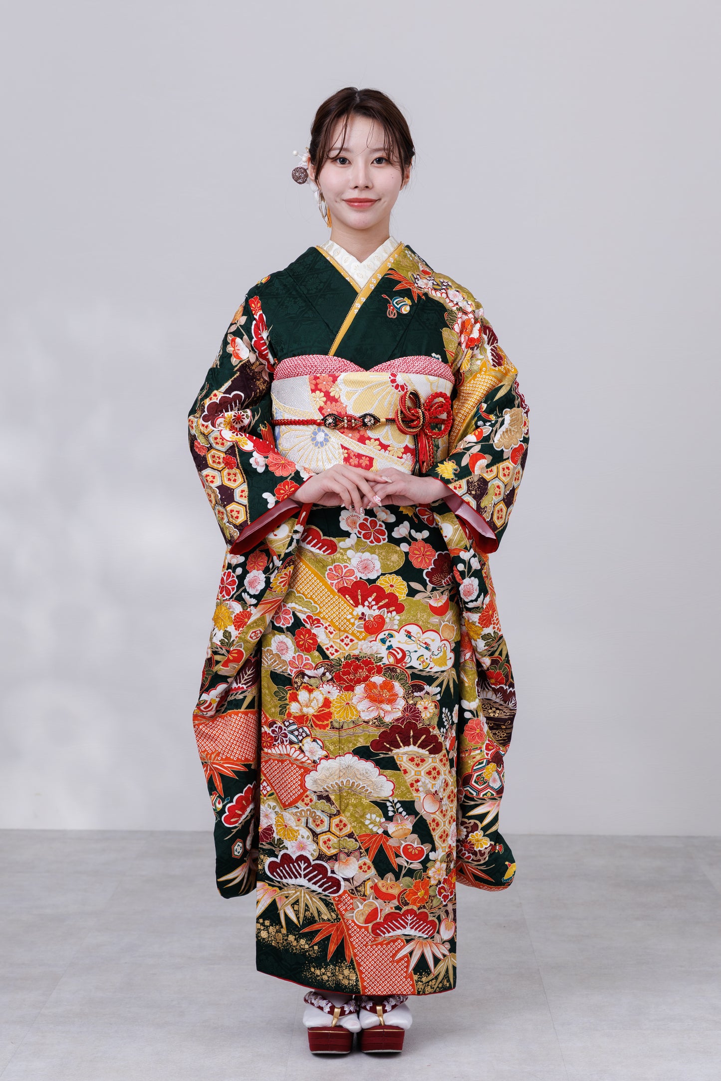 緑地　牡丹・松・椿　しぼり　正絹振袖【813】