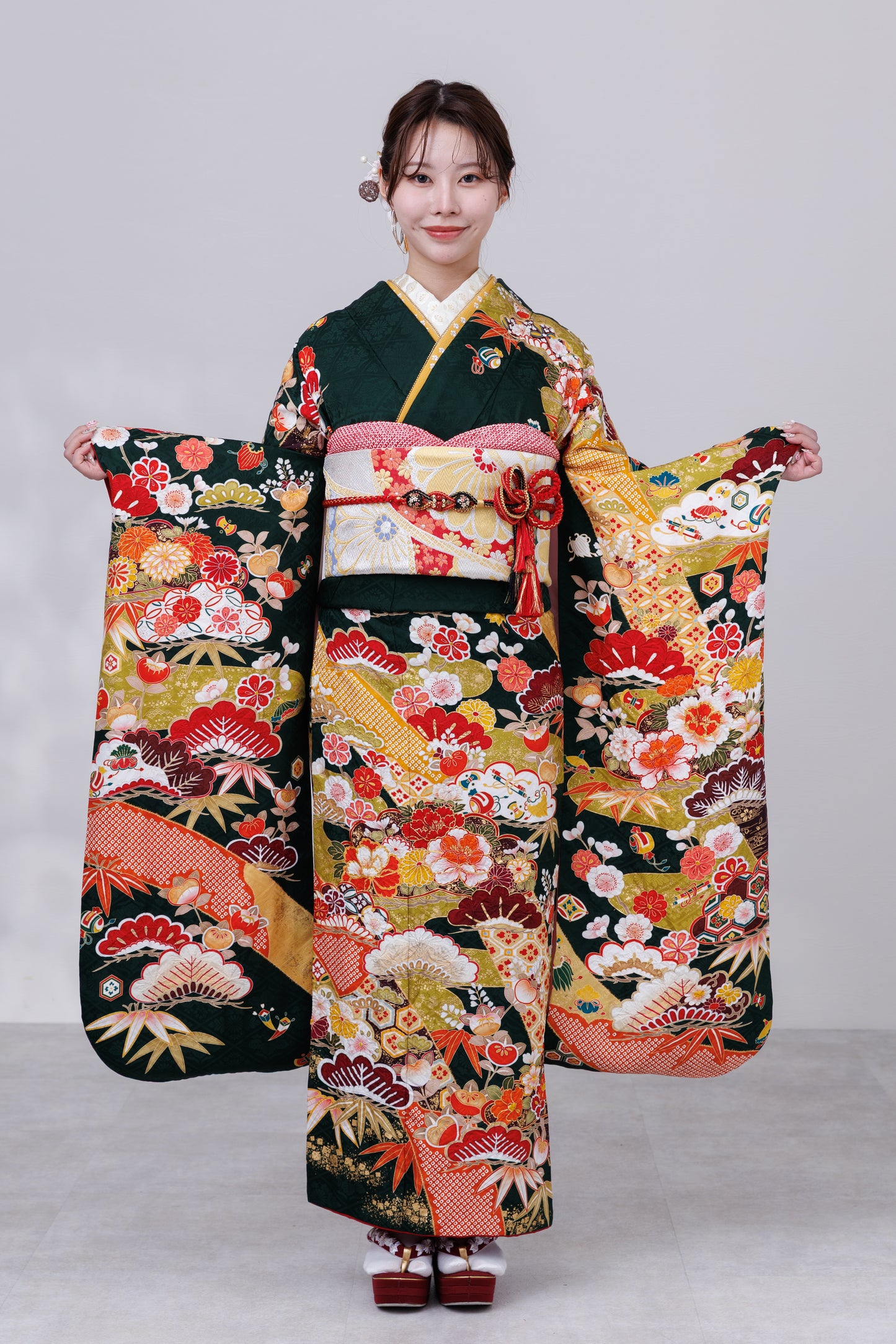 緑地　牡丹・松・椿　しぼり　正絹振袖【813】