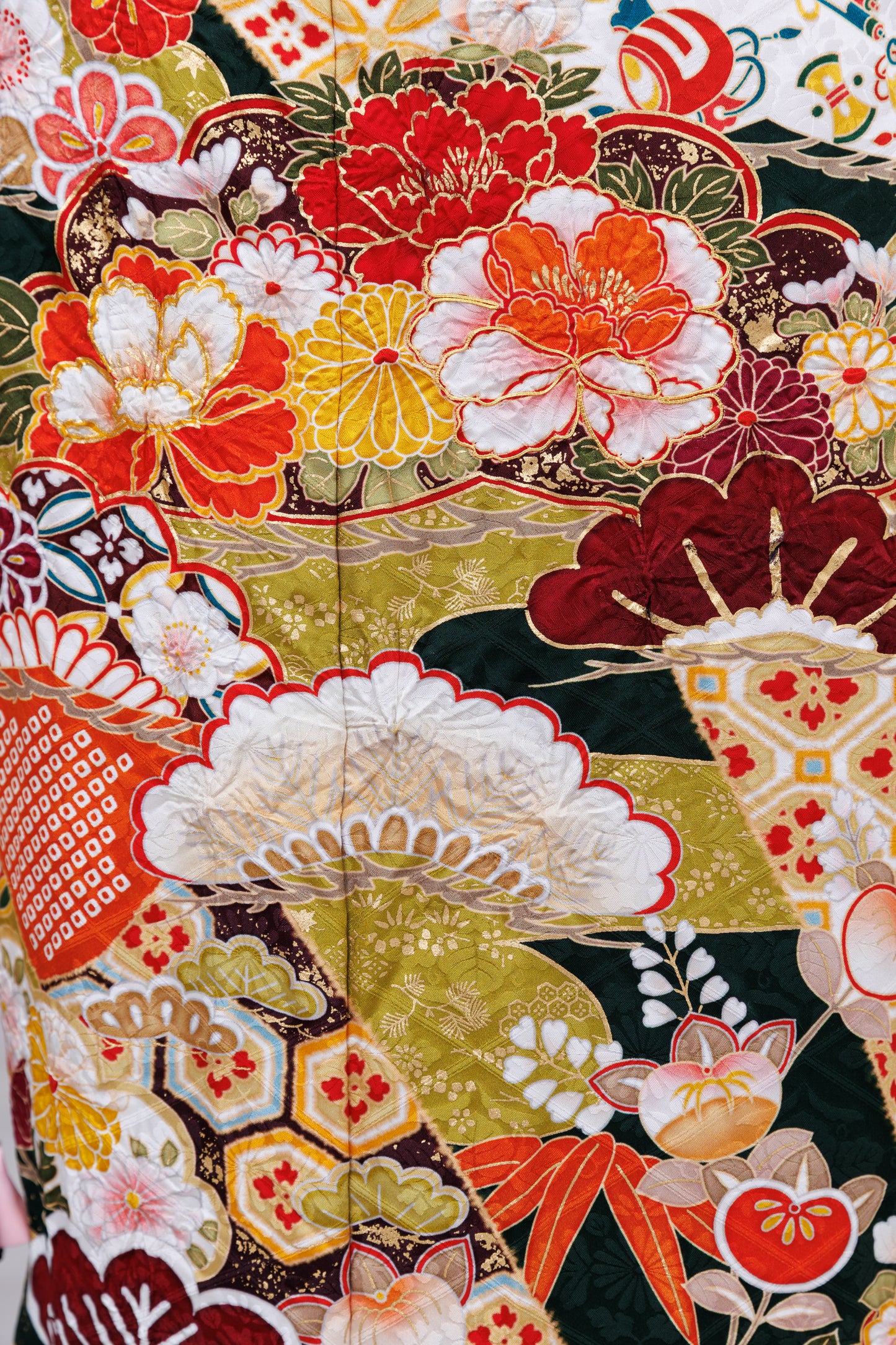 緑地　牡丹・松・椿　しぼり　正絹振袖【813】