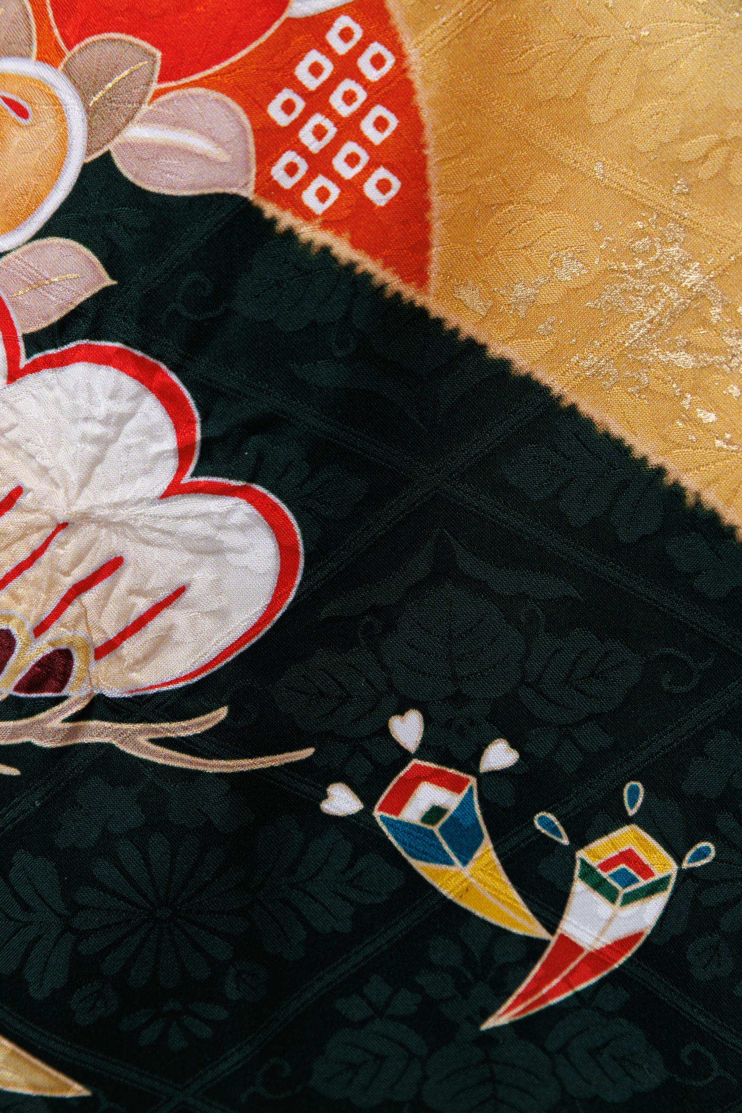 緑地　牡丹・松・椿　しぼり　正絹振袖【813】