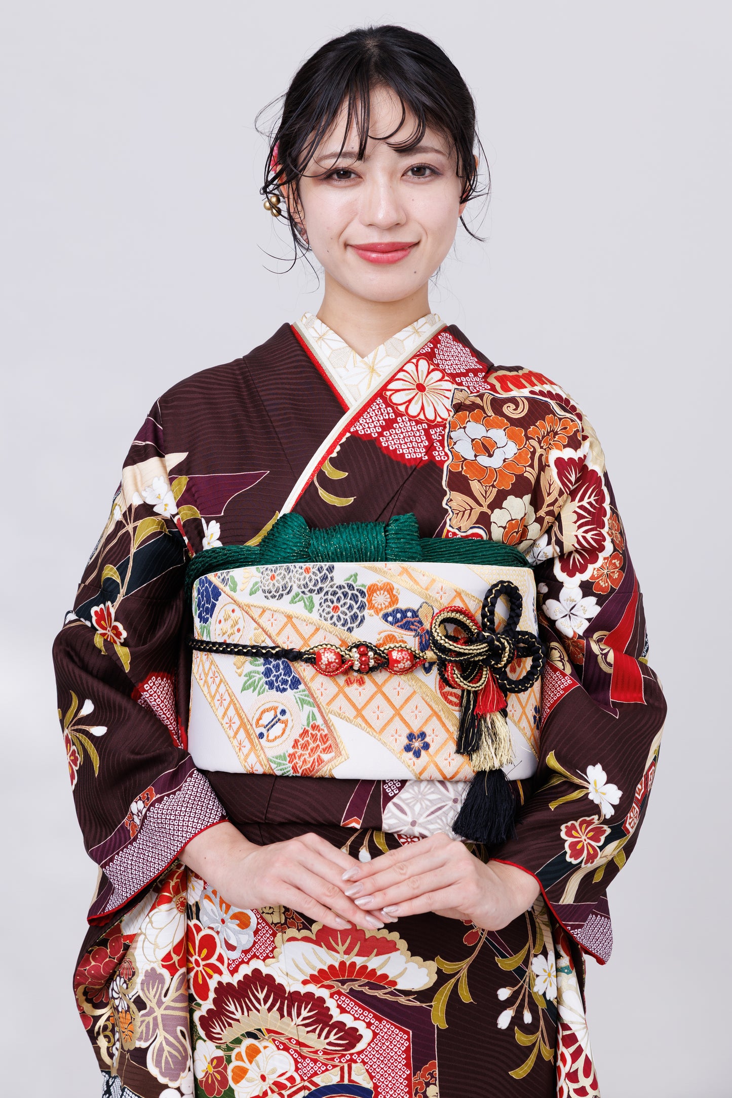 茶色地　菊・椿・古典柄　正絹振袖【829】