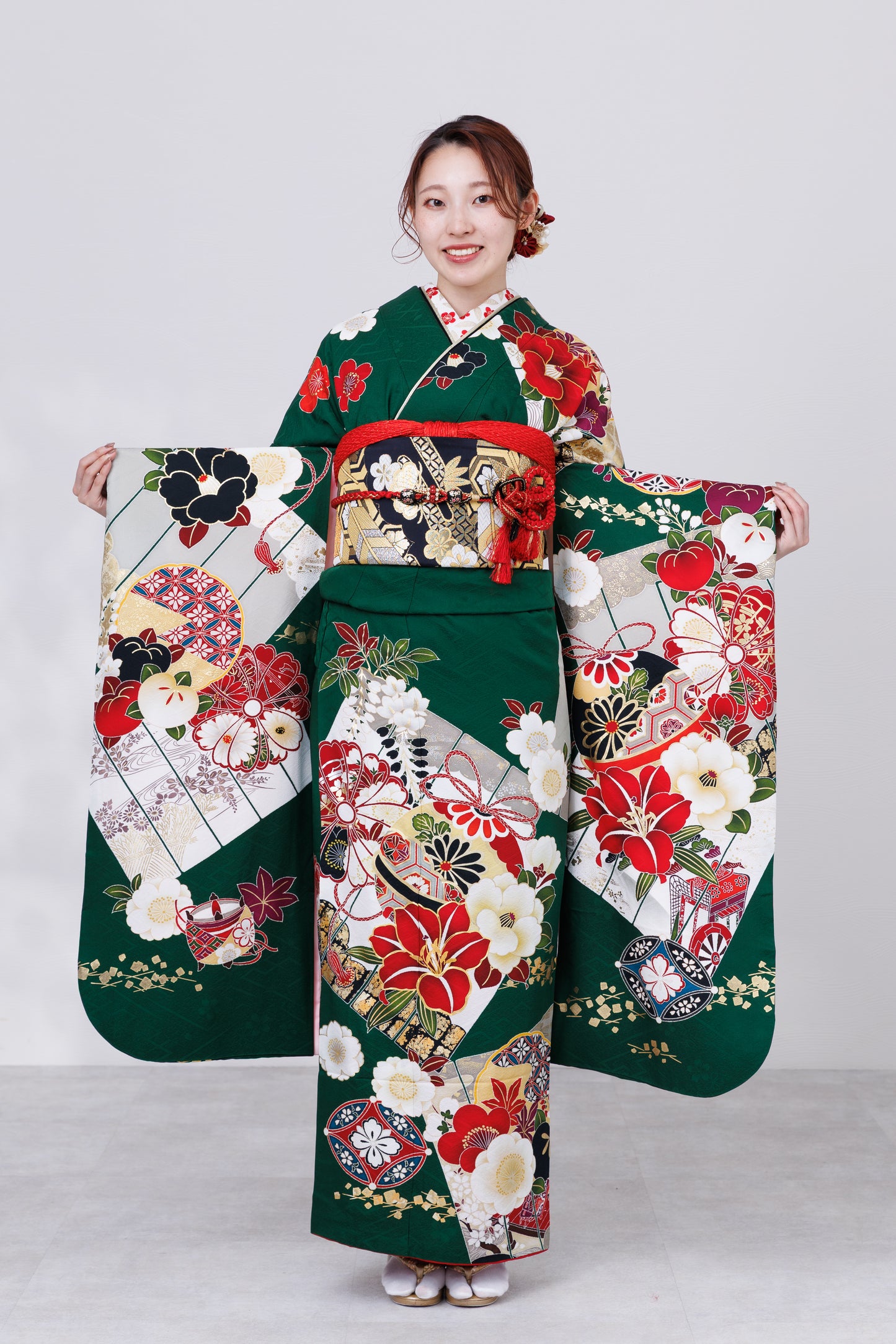 緑地　赤菊・白椿　鞠　正絹振袖【850】