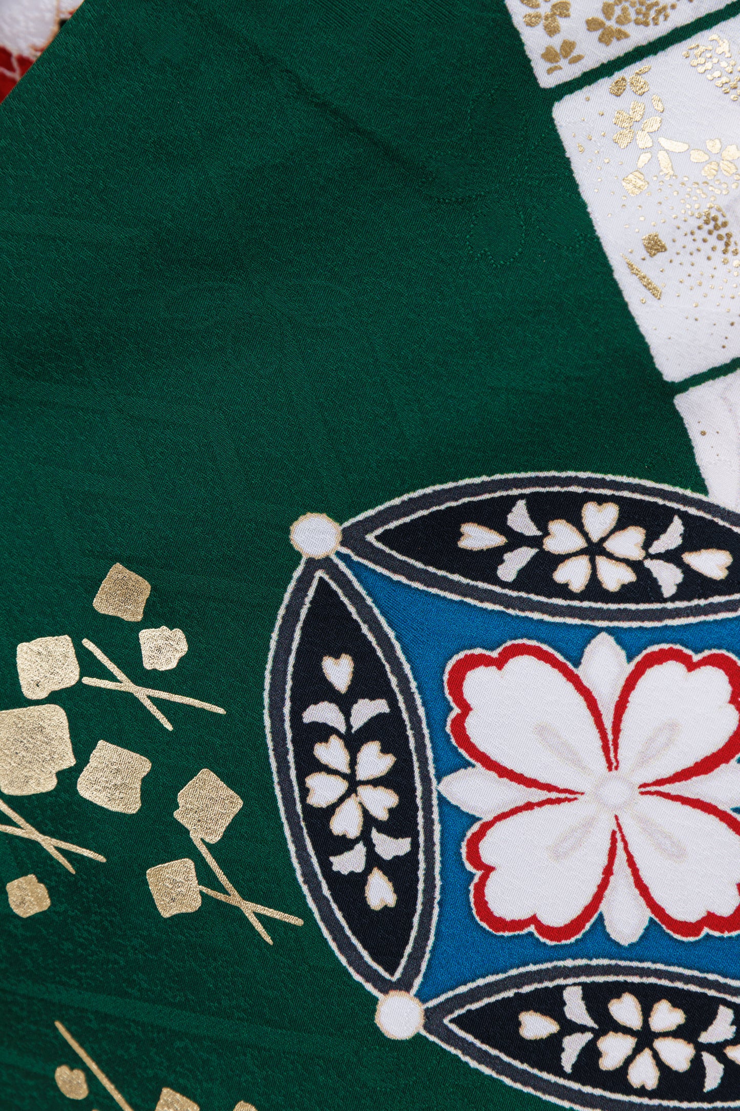 緑地　赤菊・白椿　鞠　正絹振袖【850】