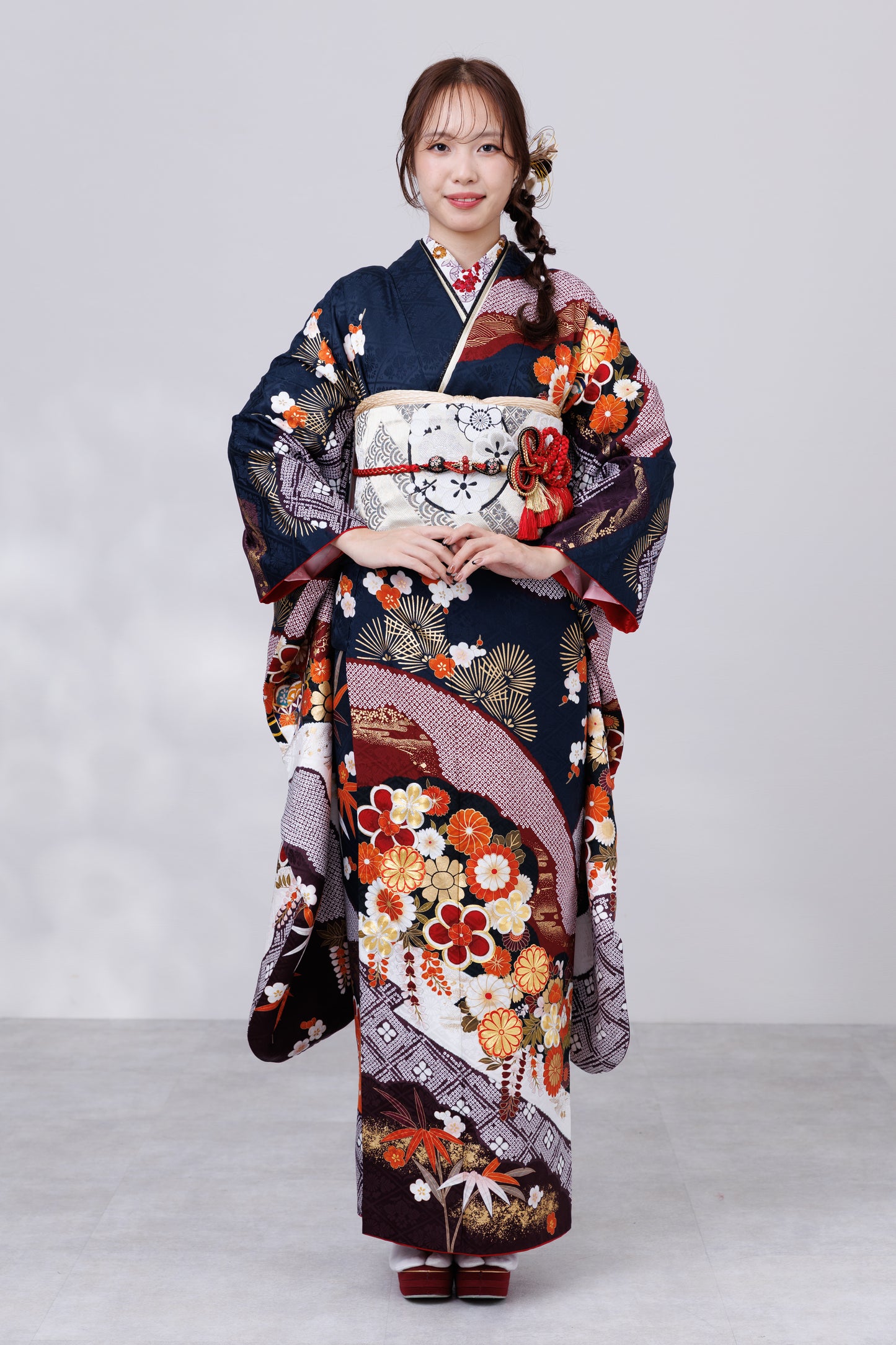 紺地　丸菊・ねじり梅　正絹振袖【821】