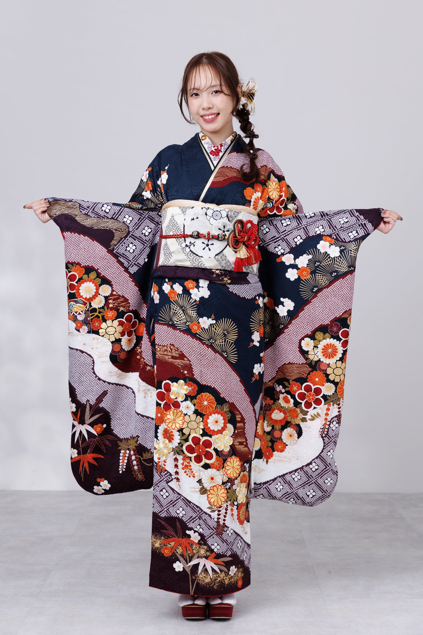 紺地　丸菊・ねじり梅　正絹振袖【821】