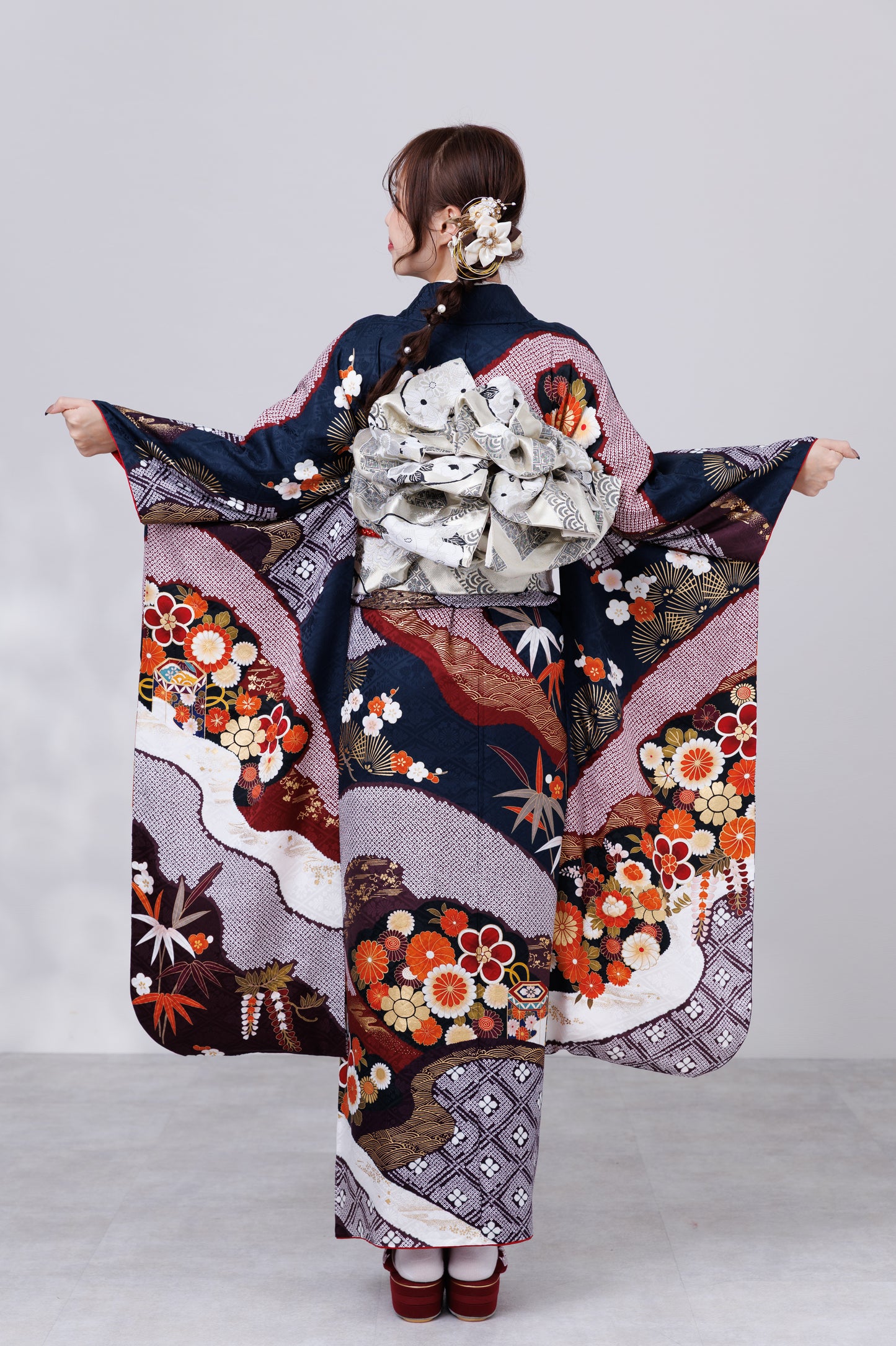 紺地　丸菊・ねじり梅　正絹振袖【821】