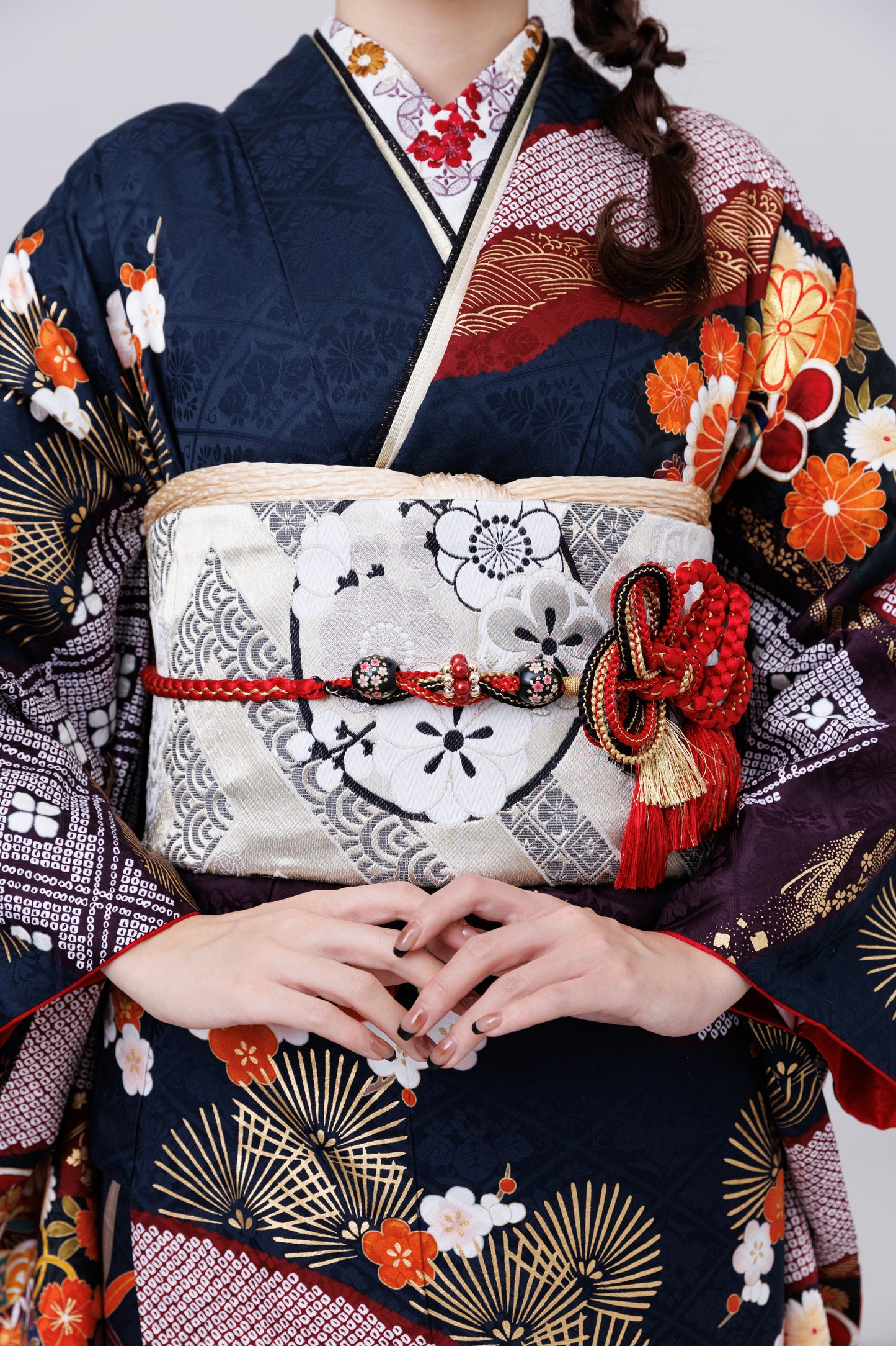 紺地　丸菊・ねじり梅　正絹振袖【821】