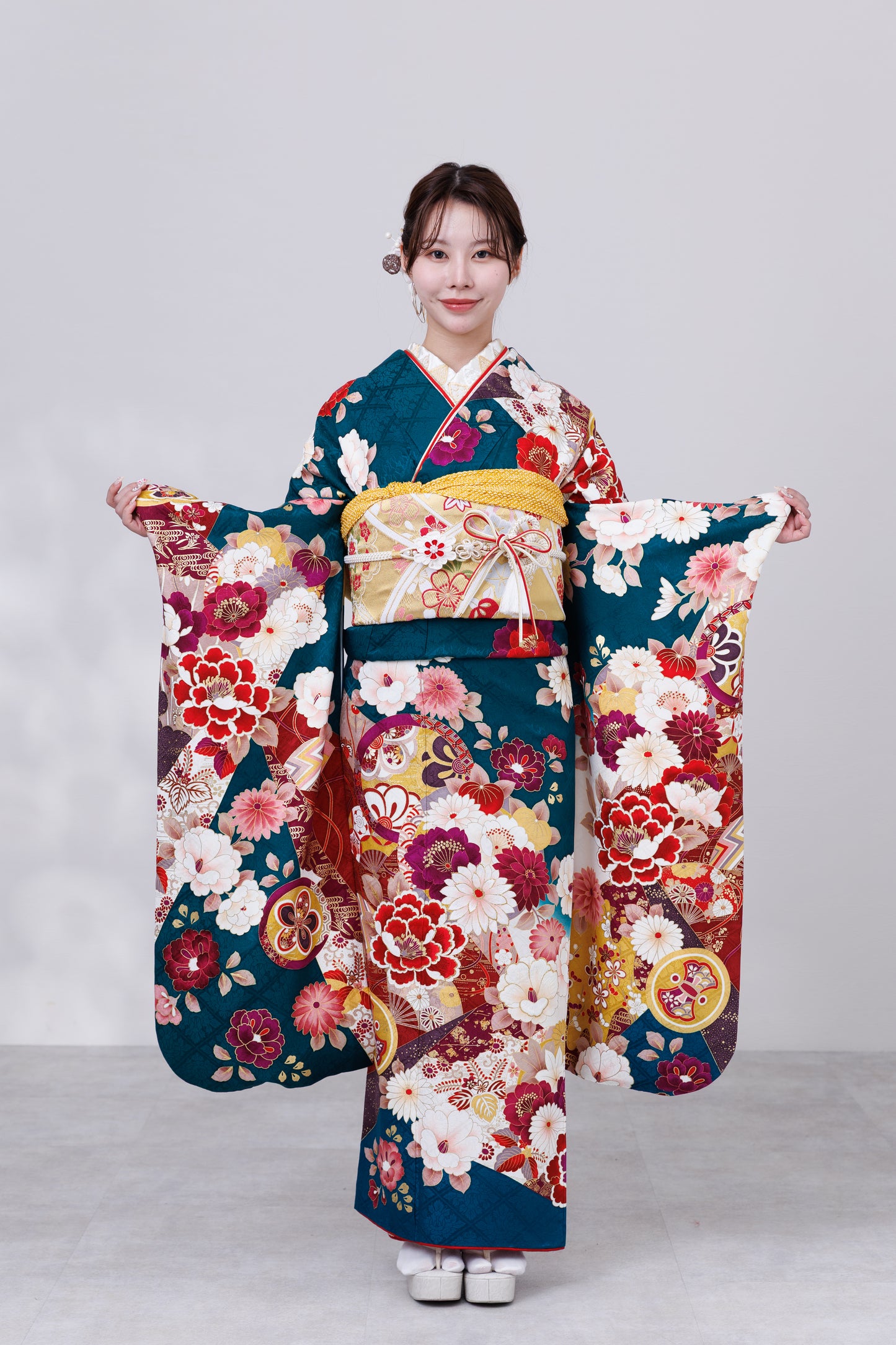 緑地　赤白牡丹・桜　正絹振袖【820】