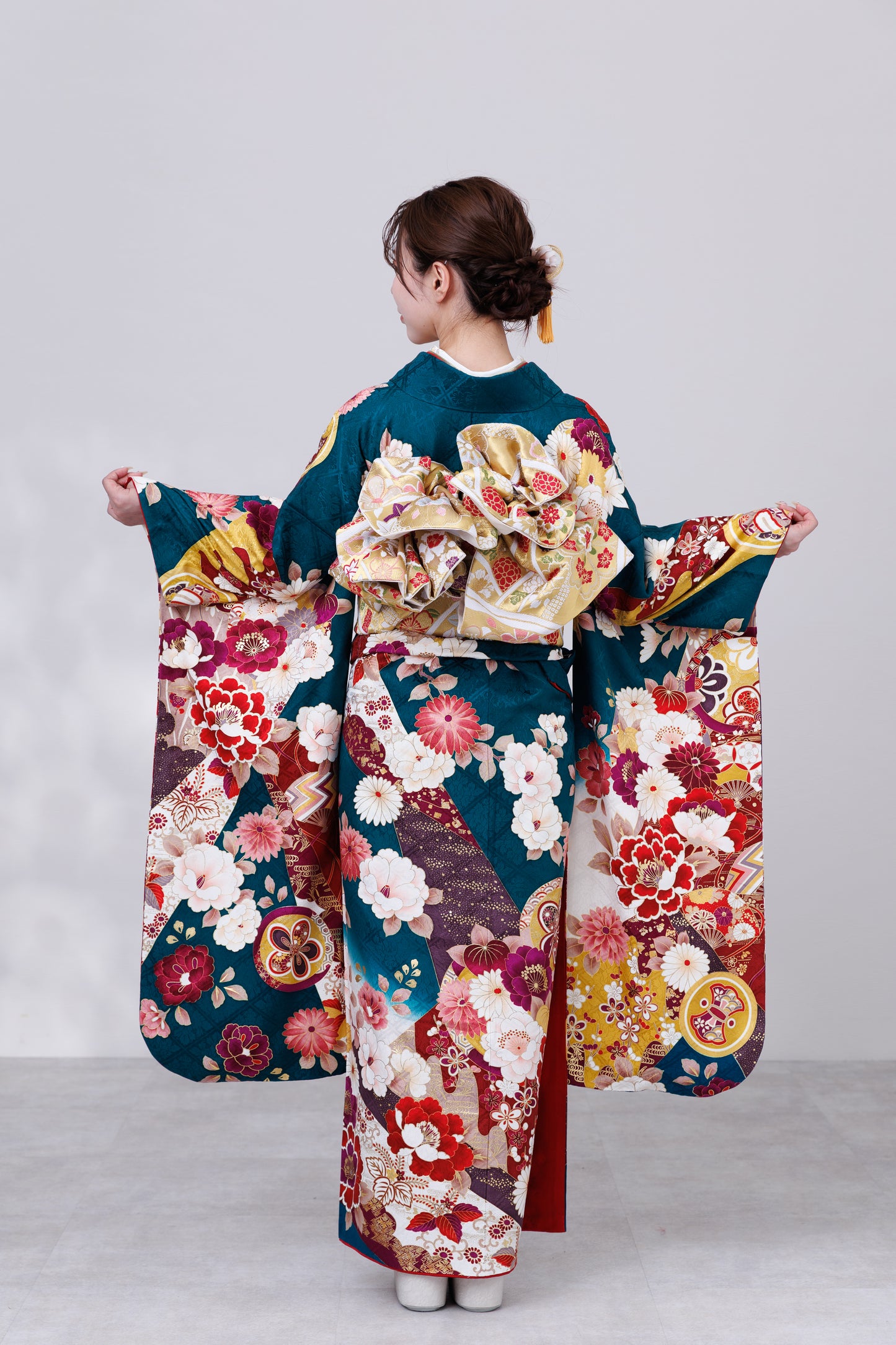 緑地　赤白牡丹・桜　正絹振袖【820】