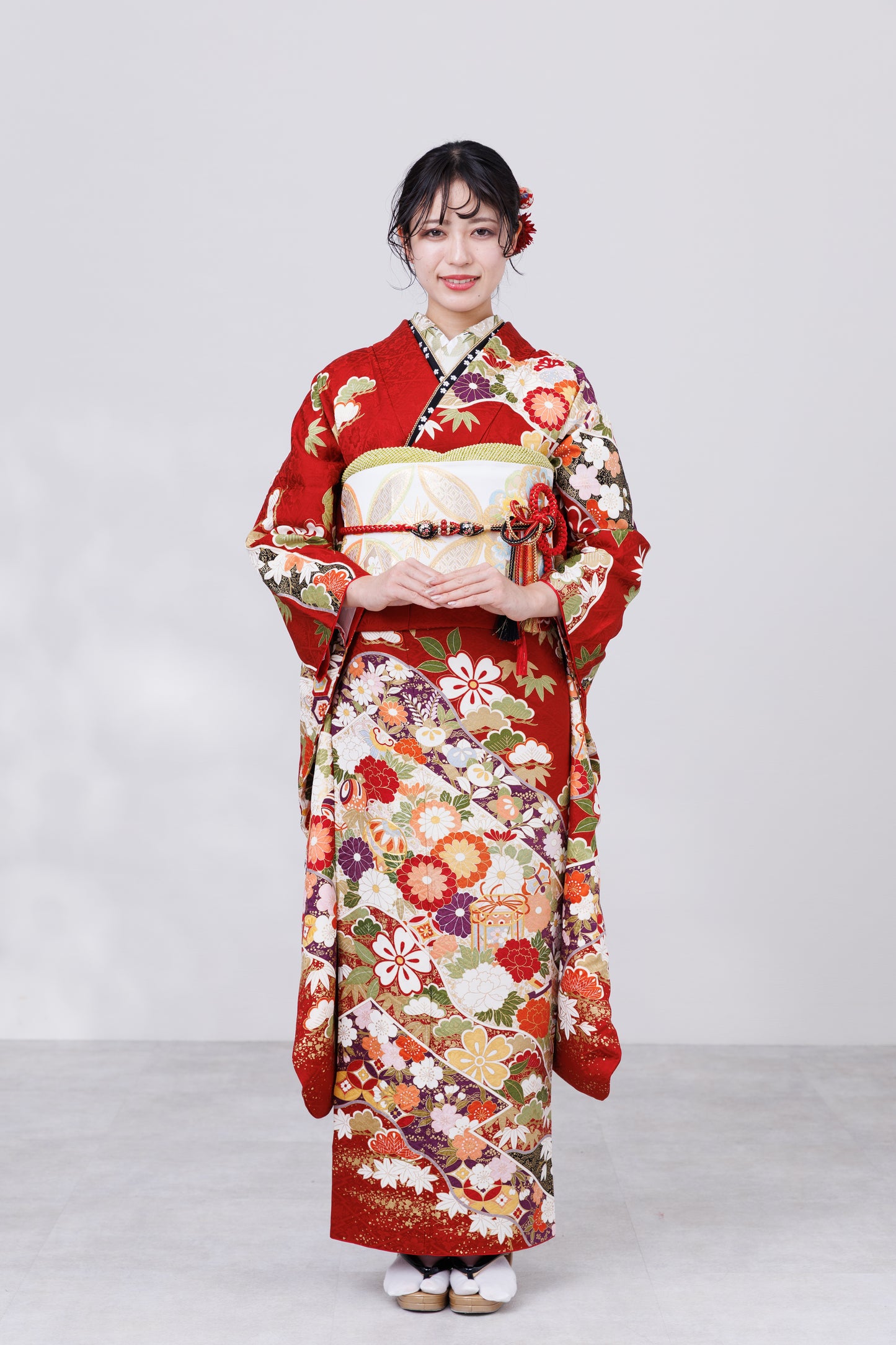 赤地　桜・菊・牡丹小花柄　正絹振袖【819】