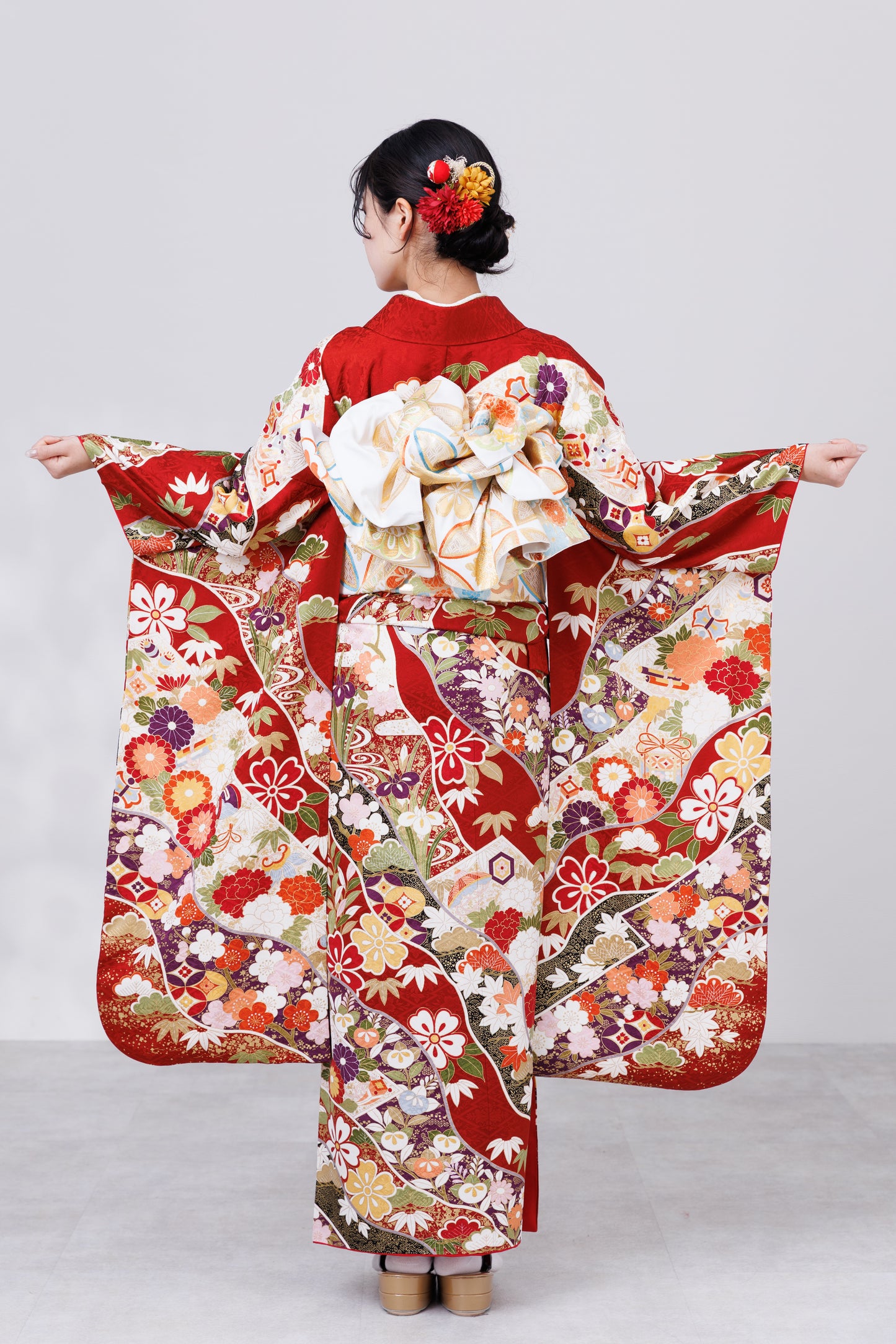 赤地　桜・菊・牡丹小花柄　正絹振袖【819】