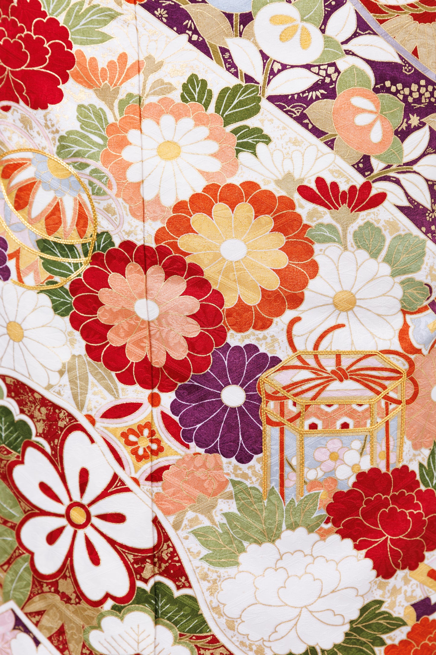 赤地　桜・菊・牡丹小花柄　正絹振袖【819】