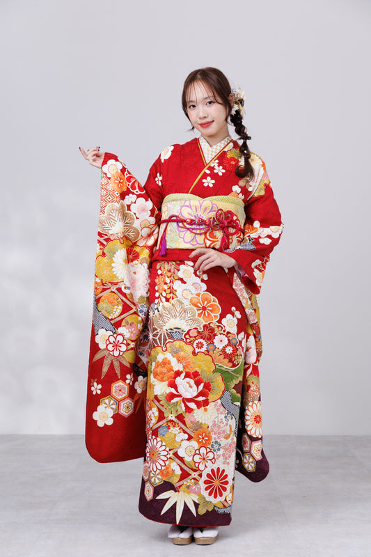 赤地　牡丹　雪輪柄　正絹振袖【810】