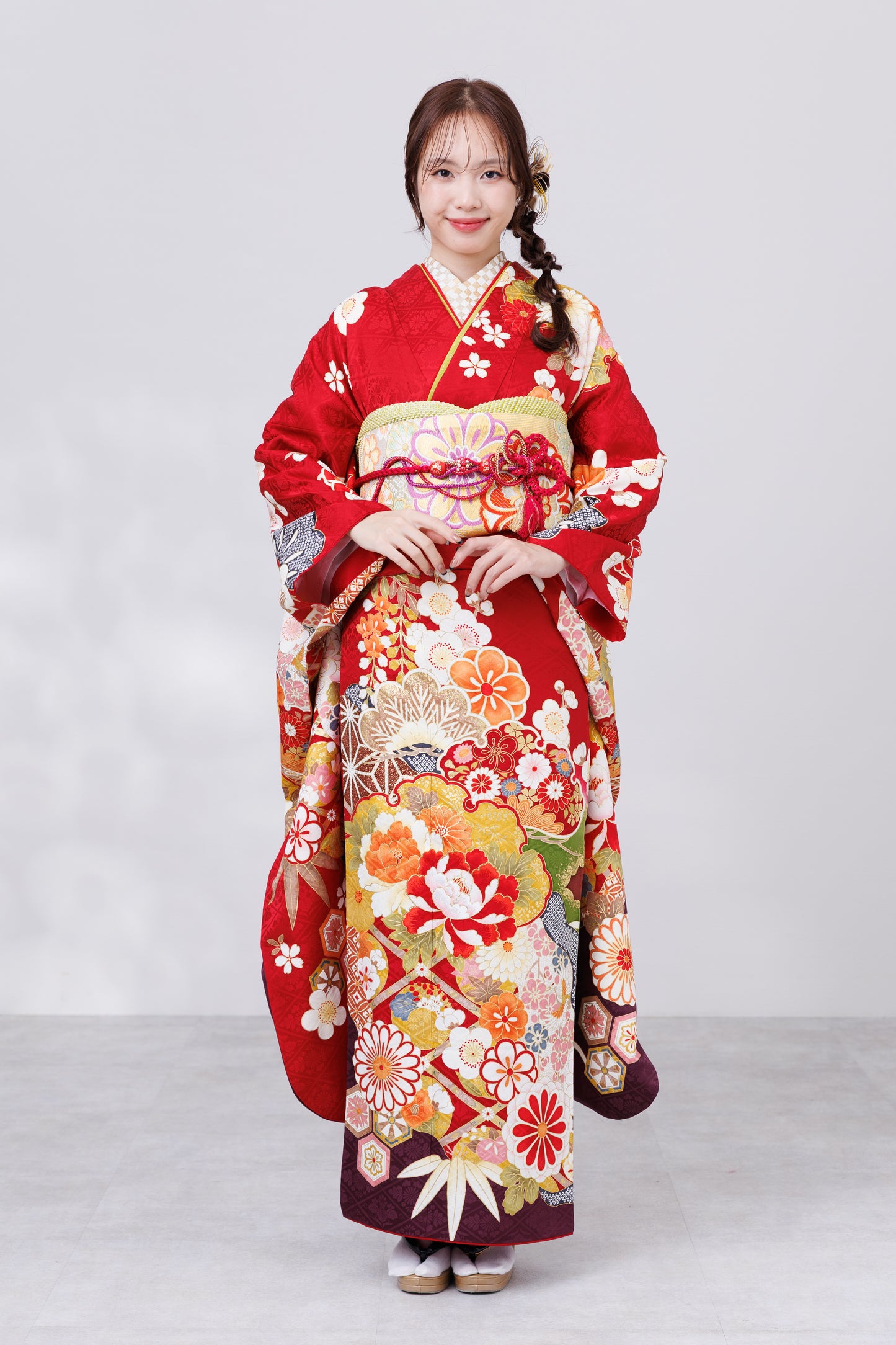 赤地　牡丹　雪輪柄　正絹振袖【810】