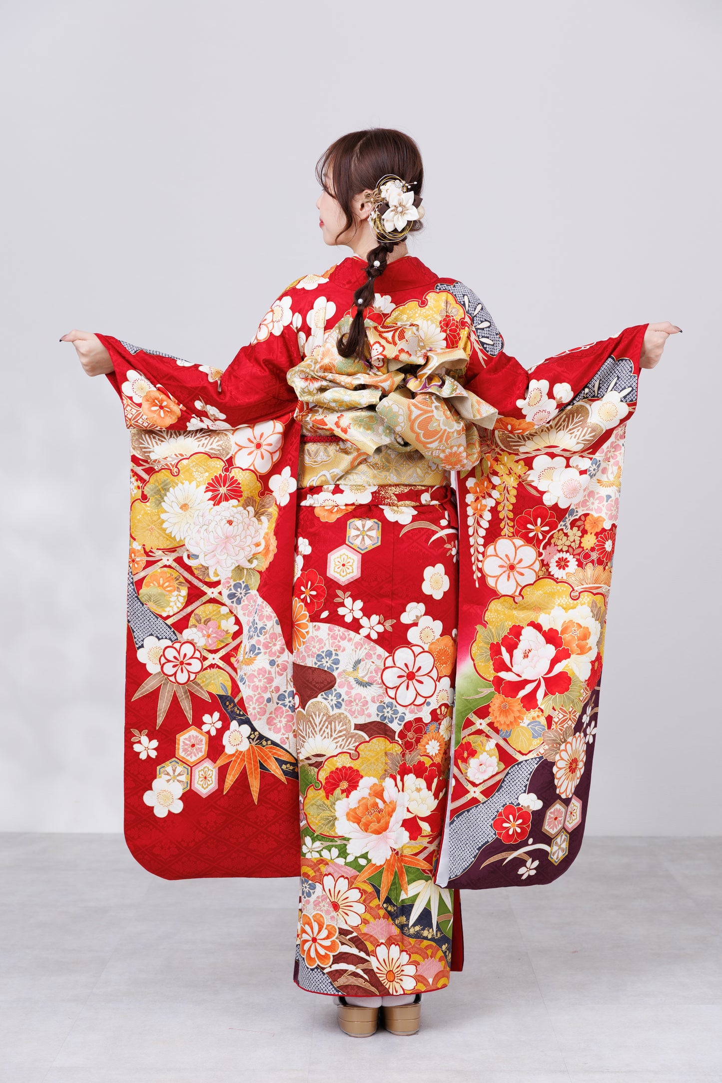 赤地　牡丹　雪輪柄　正絹振袖【810】