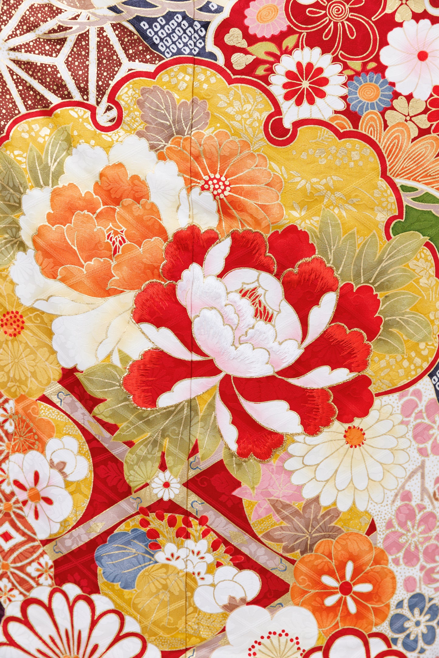 赤地　牡丹　雪輪柄　正絹振袖【810】