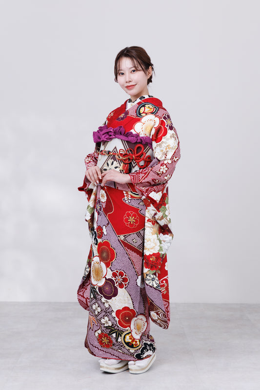 赤地　赤白黒梅　鹿の子柄　正絹振袖【835】