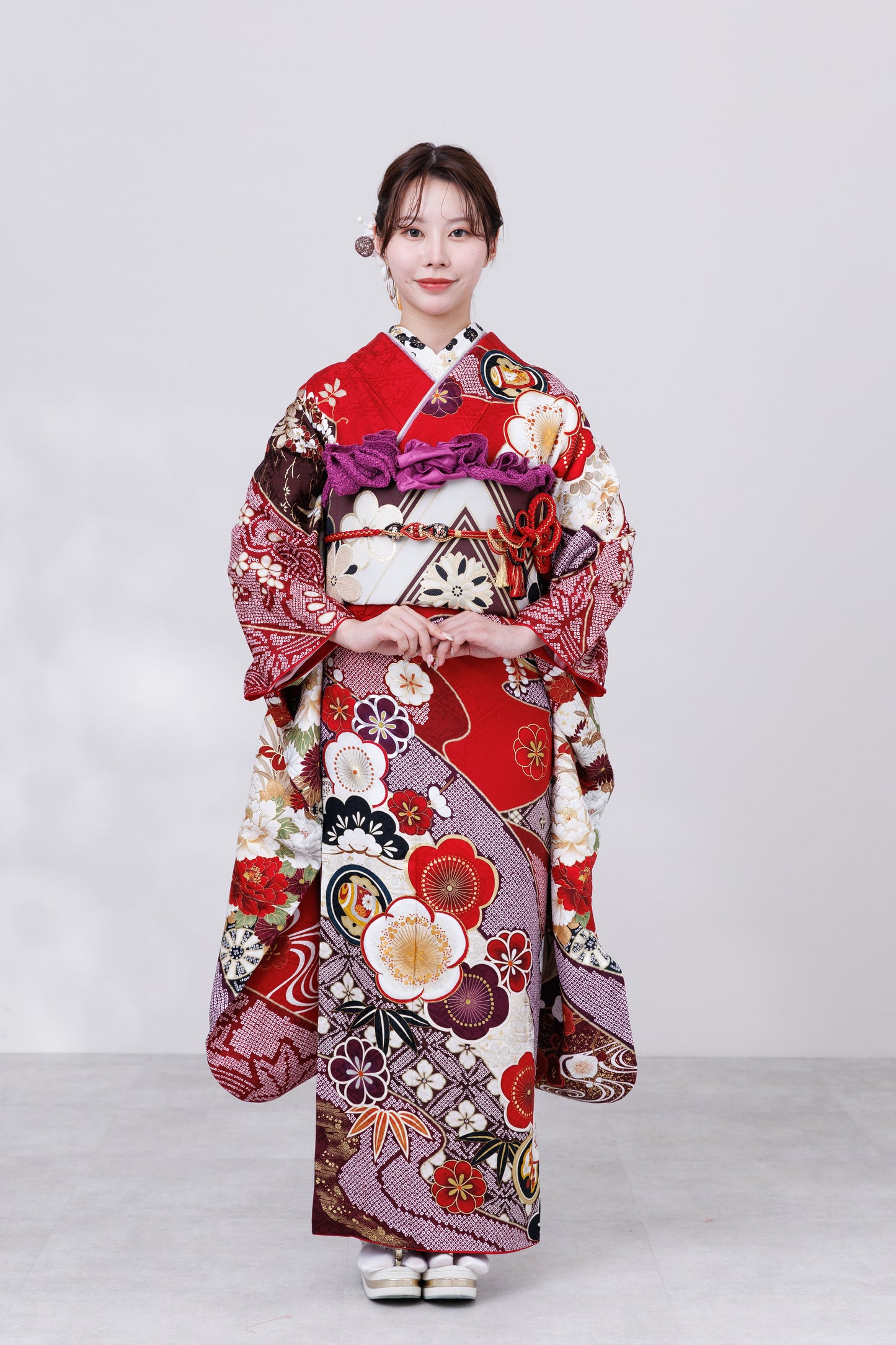 赤地　赤白黒梅　鹿の子柄　正絹振袖【835】