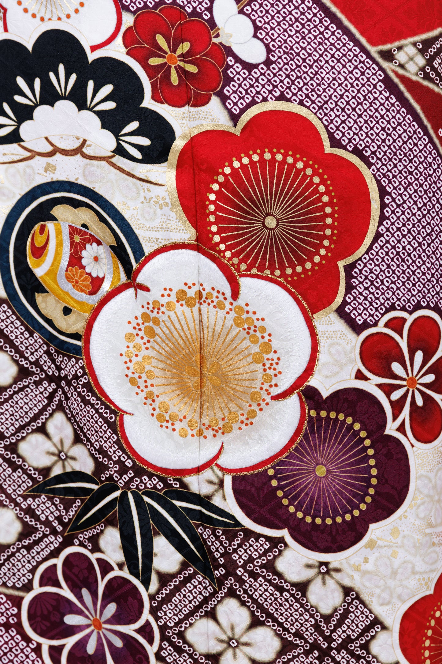 赤地　赤白黒梅　鹿の子柄　正絹振袖【835】