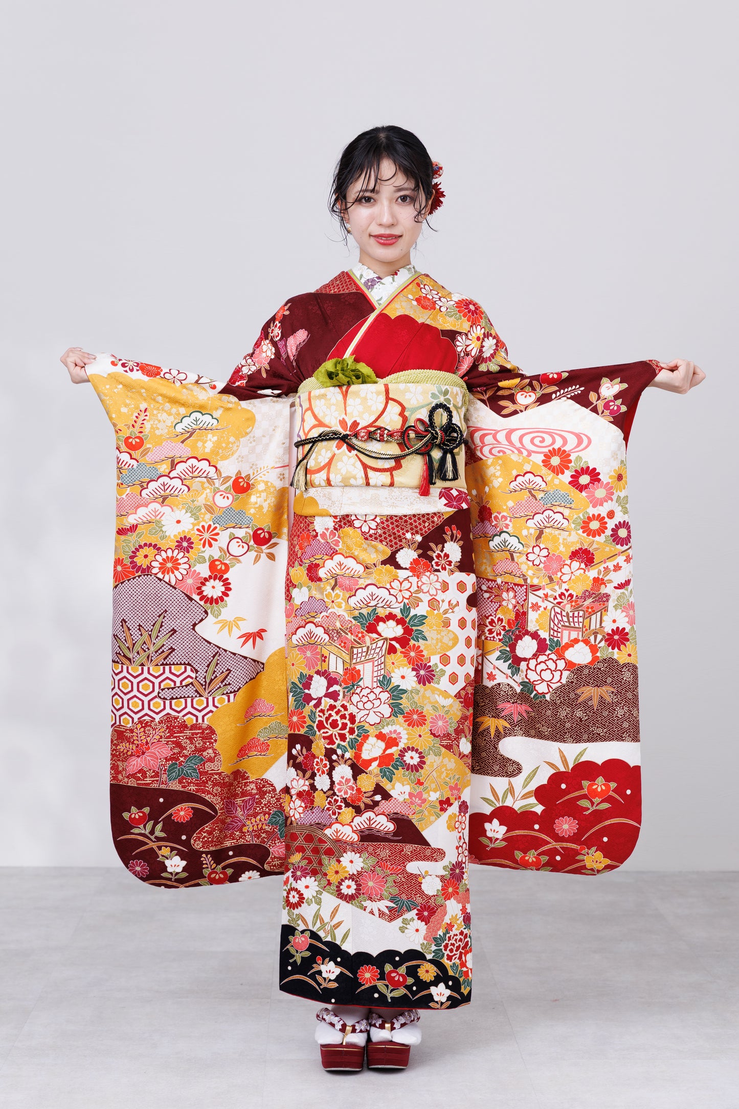 エンジ　桜・菊・牡丹　小花柄古典　正絹振袖【809】