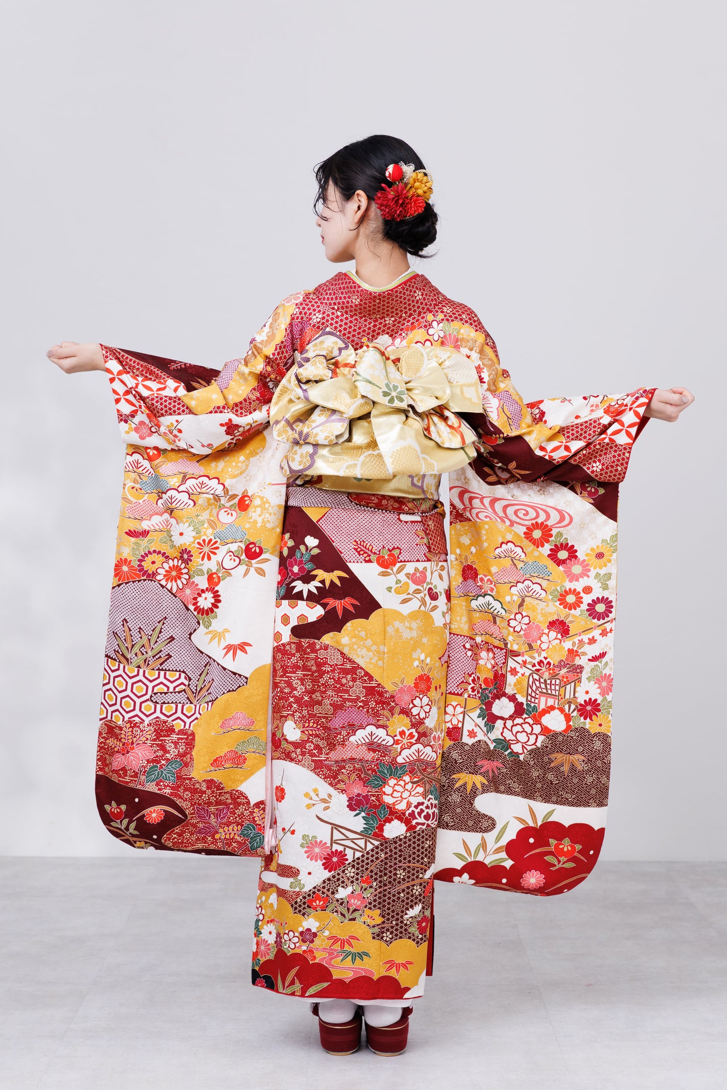 エンジ　桜・菊・牡丹　小花柄古典　正絹振袖【809】