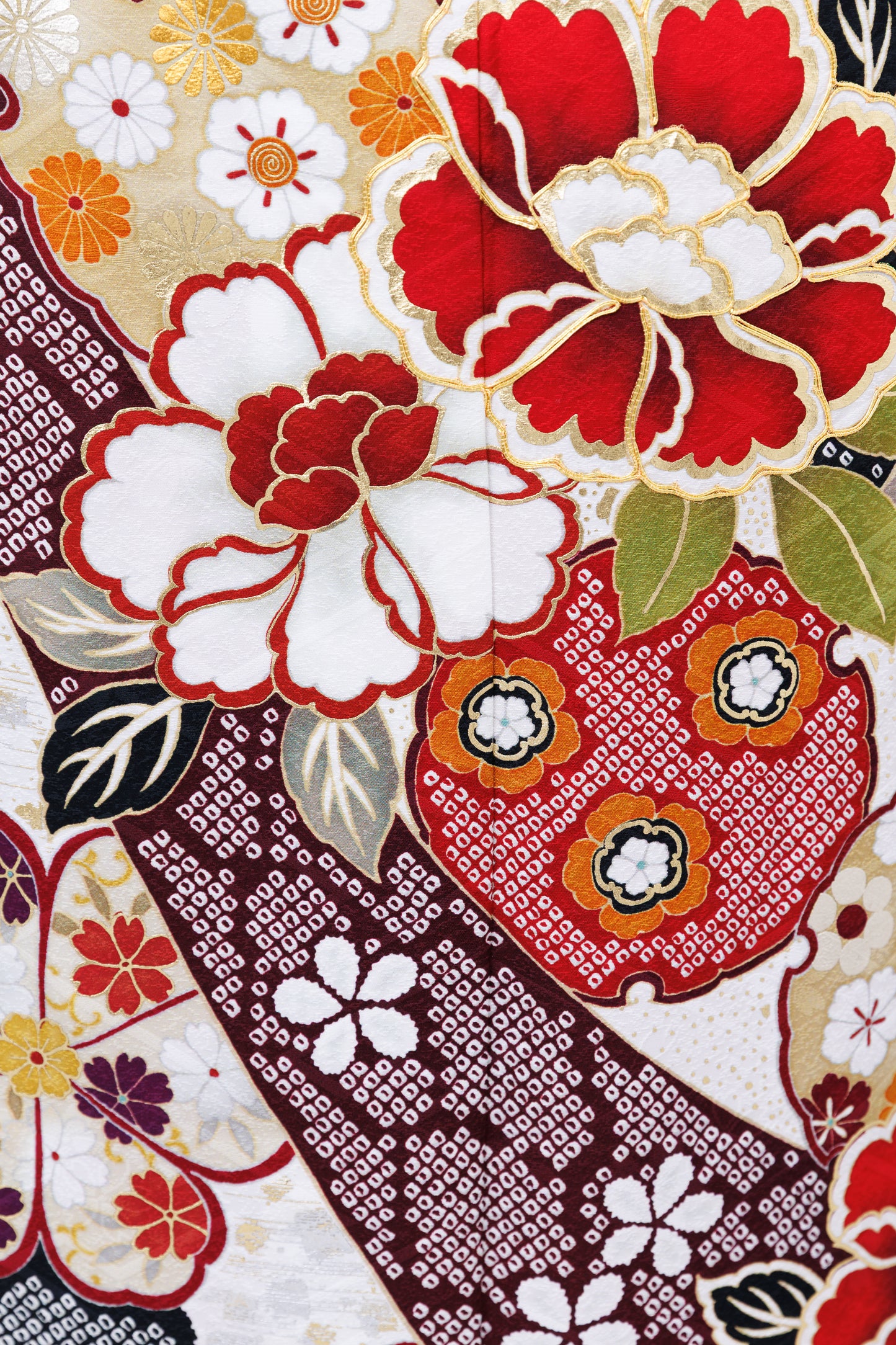 赤地　牡丹・桜　鹿の子柄　正絹振袖【831】
