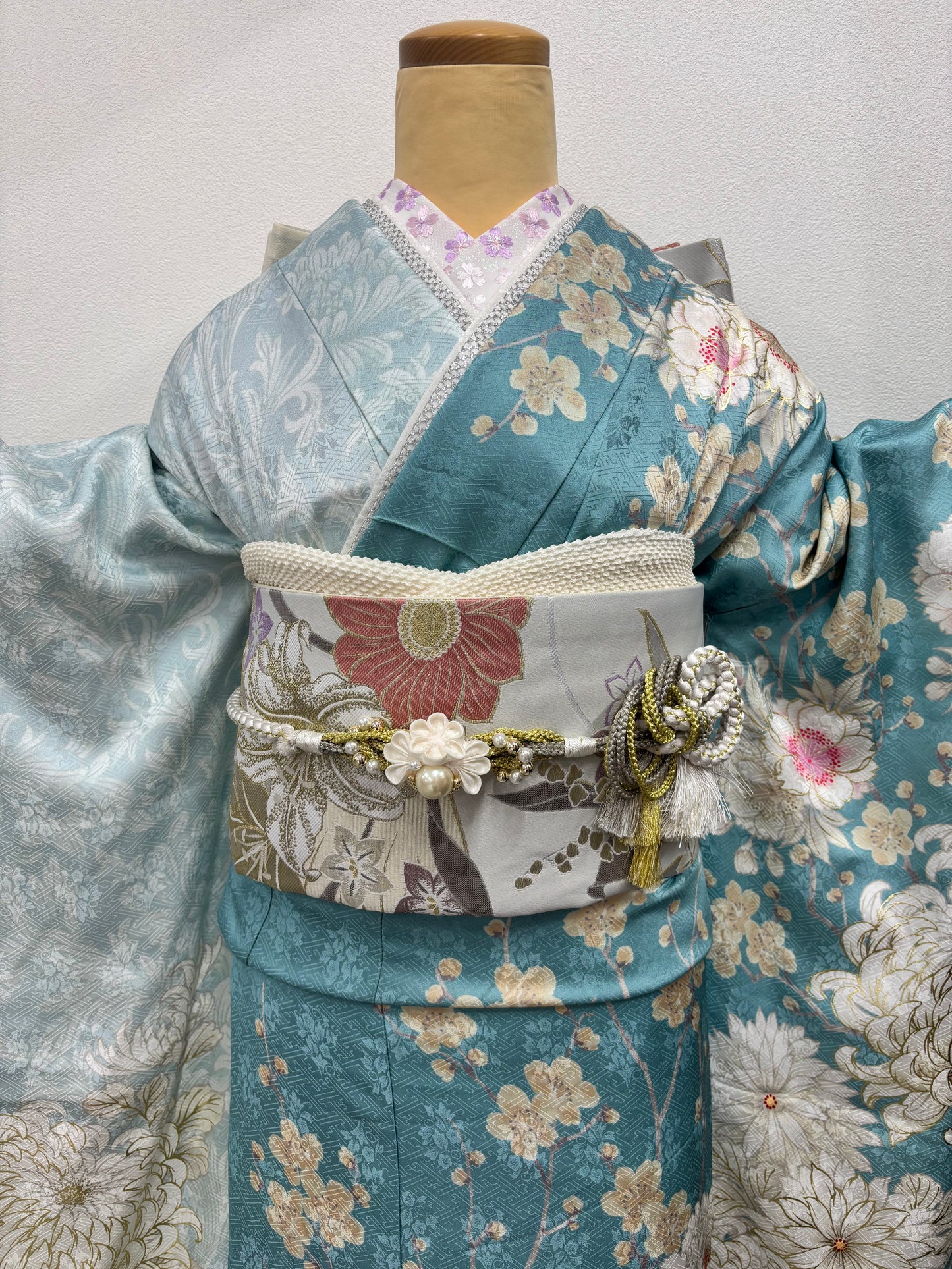 水色地　菊　牡丹　桜　唐草　正絹振袖【1031】
